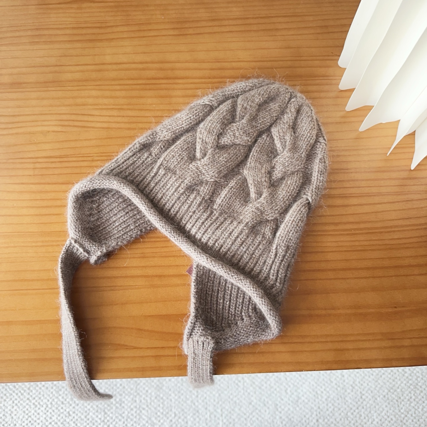 LP秋冬款翻边羊毛针织毛线帽这款必定是极简主义的最爱干净，利索，时尚百搭，绝对不挑脸型！属于时尚经典的万