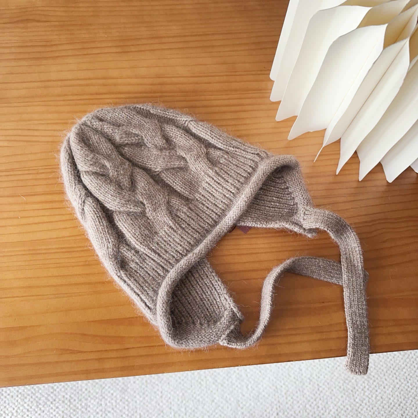 LP秋冬款翻边羊毛针织毛线帽这款必定是极简主义的最爱干净，利索，时尚百搭，绝对不挑脸型！属于时尚经典的万