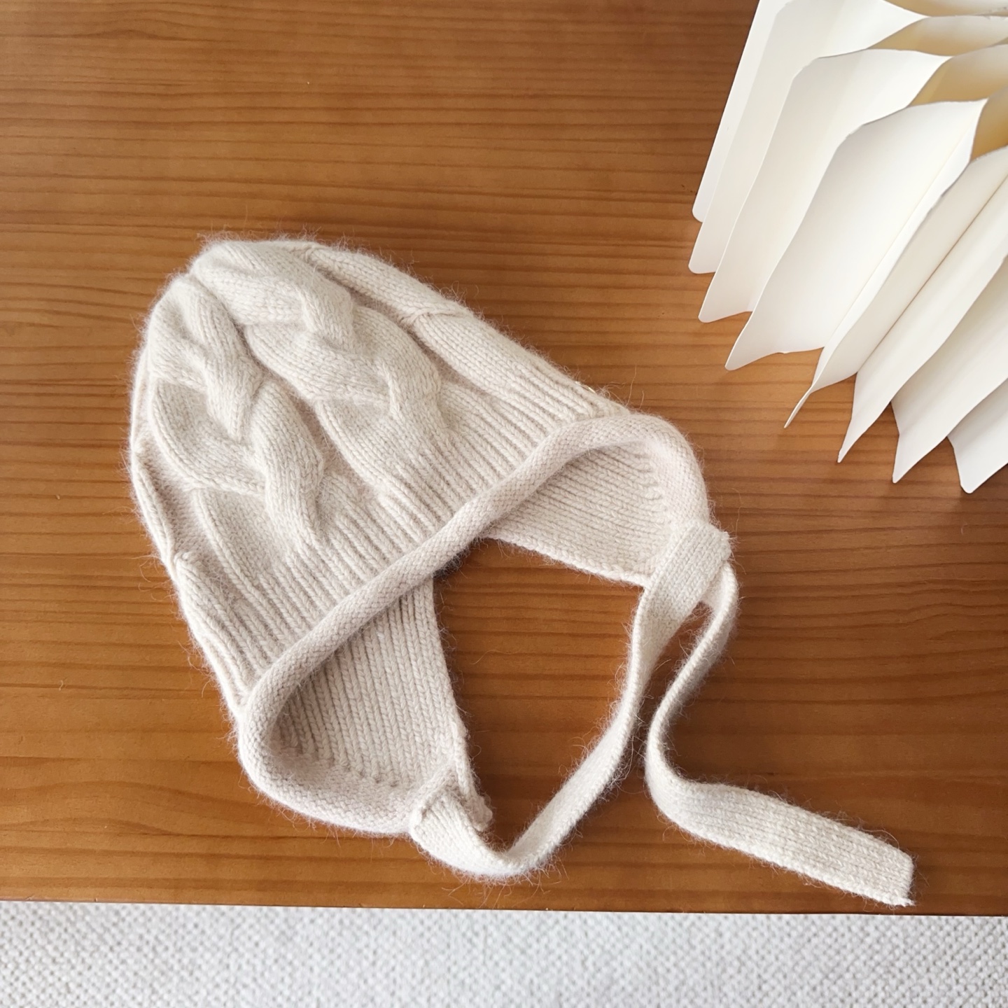 LP秋冬款翻边羊毛针织毛线帽这款必定是极简主义的最爱干净，利索，时尚百搭，绝对不挑脸型！属于时尚经典的万