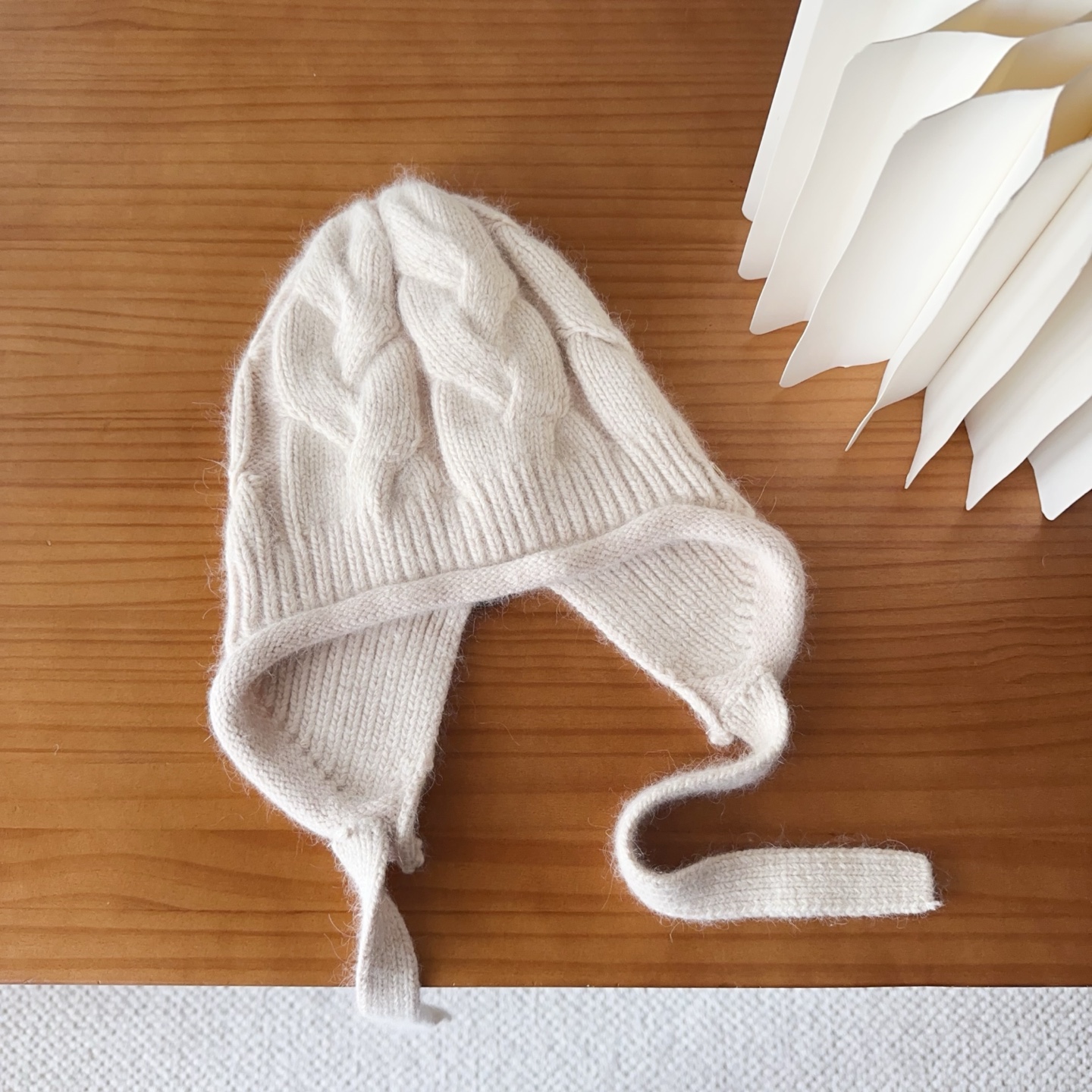 LP秋冬款翻边羊毛针织毛线帽这款必定是极简主义的最爱干净，利索，时尚百搭，绝对不挑脸型！属于时尚经典的万