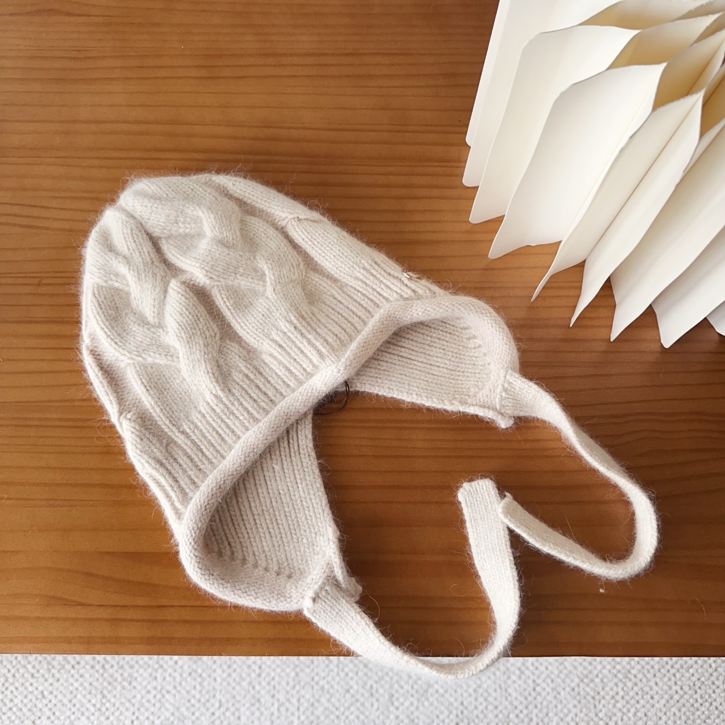 LP秋冬款翻边羊毛针织毛线帽这款必定是极简主义的最爱干净，利索，时尚百搭，绝对不挑脸型！属于时尚经典的万