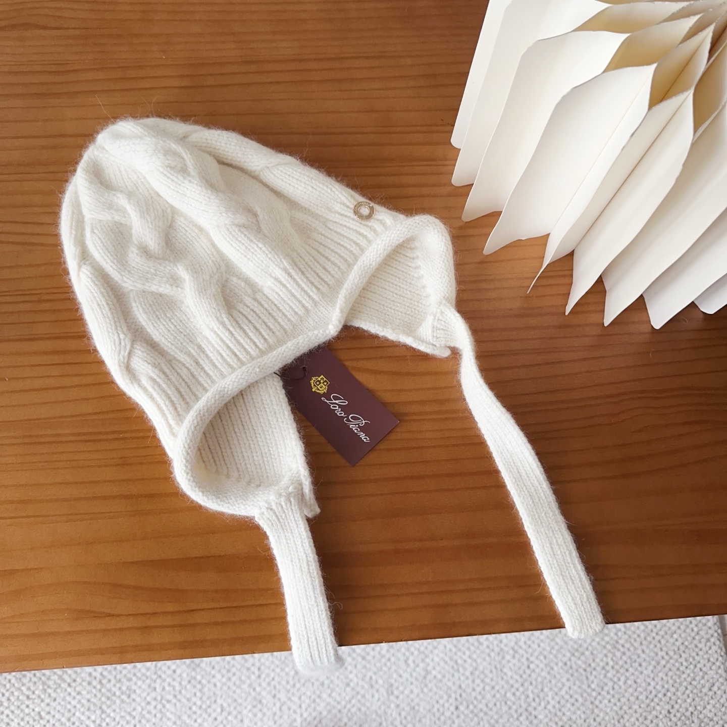 LP秋冬款翻边羊毛针织毛线帽这款必定是极简主义的最爱干净，利索，时尚百搭，绝对不挑脸型！属于时尚经典的万