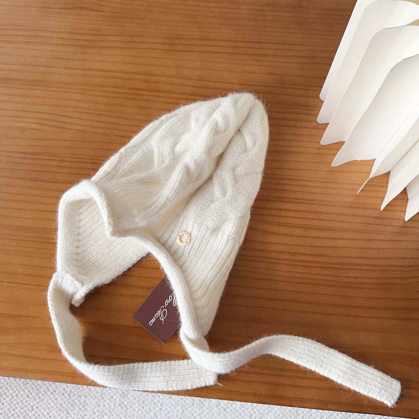 LP秋冬款翻边羊毛针织毛线帽这款必定是极简主义的最爱干净，利索，时尚百搭，绝对不挑脸型！属于时尚经典的万