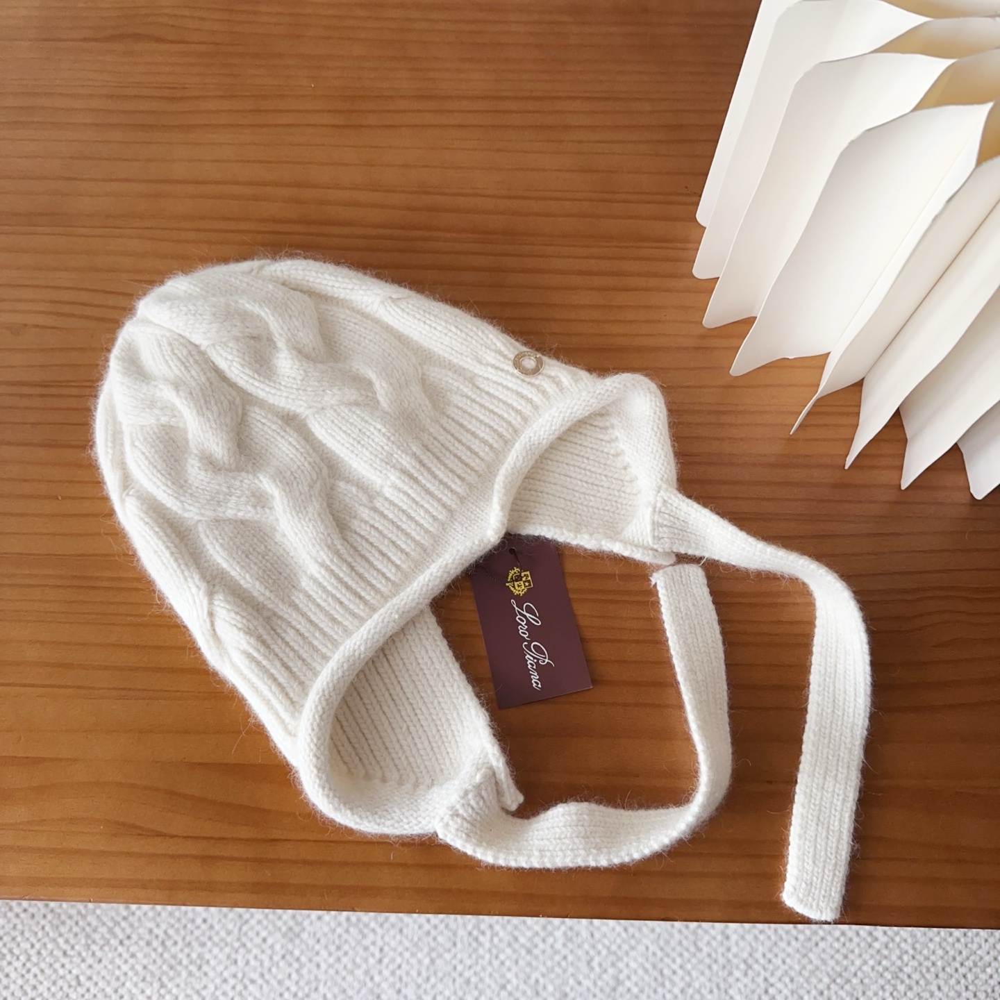 LP秋冬款翻边羊毛针织毛线帽这款必定是极简主义的最爱干净，利索，时尚百搭，绝对不挑脸型！属于时尚经典的万