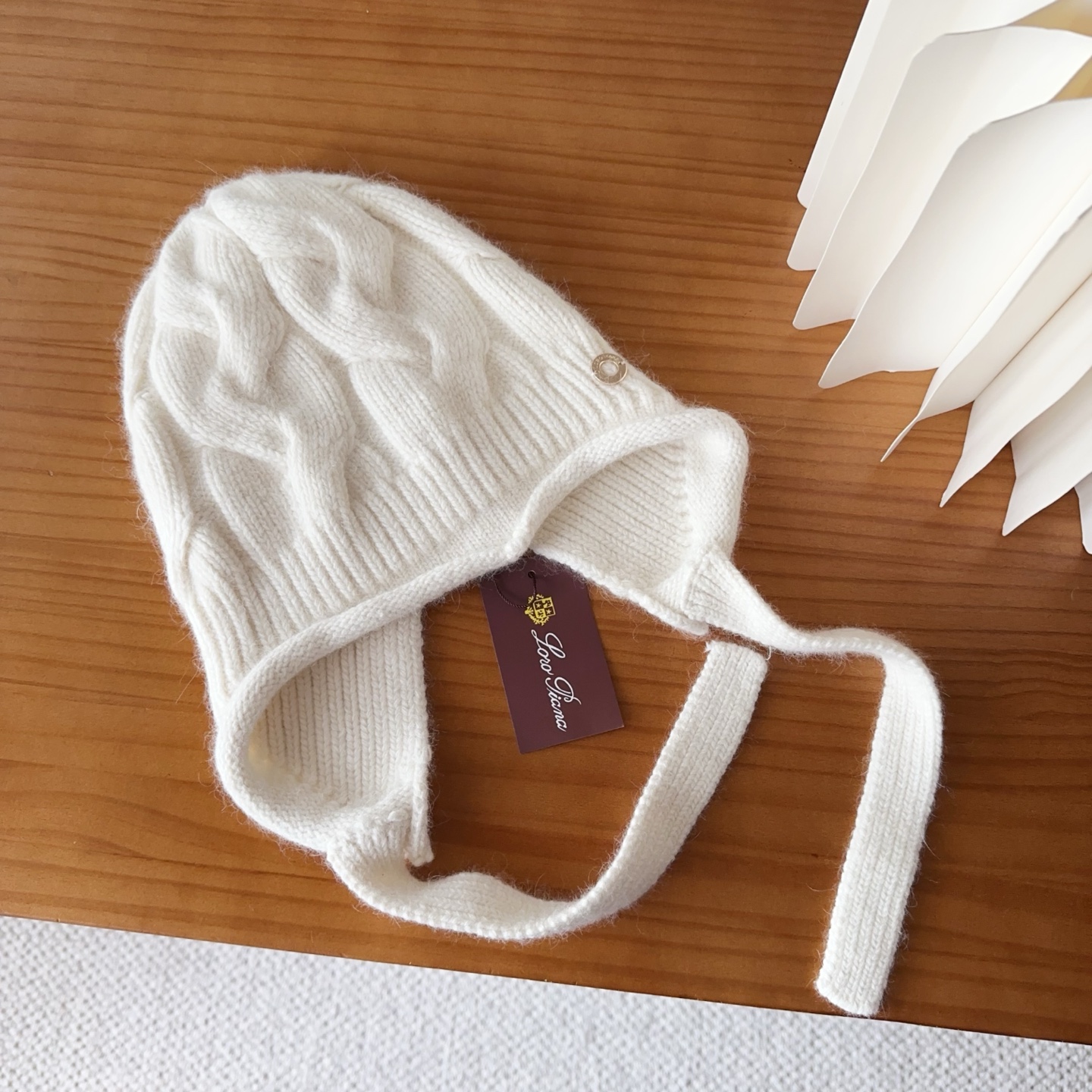 LP秋冬款翻边羊毛针织毛线帽这款必定是极简主义的最爱干净，利索，时尚百搭，绝对不挑脸型！属于时尚经典的万