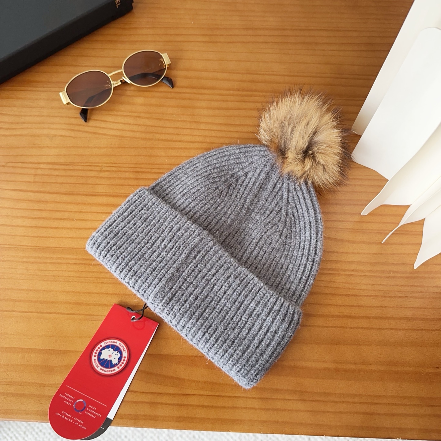 CANADA GOOSE加拿大鹅冬季保暖羊绒冷帽兔羊毛材质，手感厚实，不易变形时尚百搭情侣帽，进口刺绣标