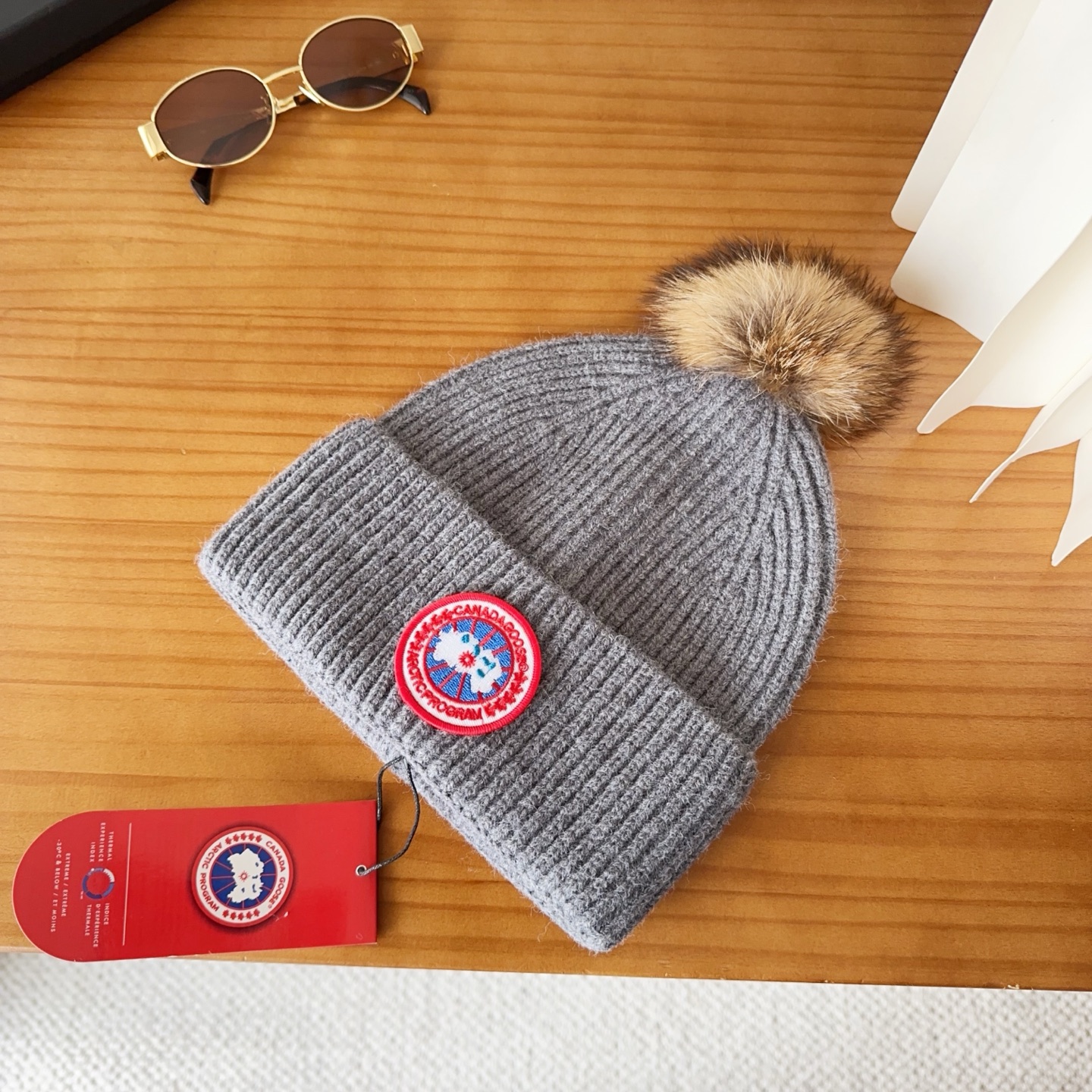 CANADA GOOSE加拿大鹅冬季保暖羊绒冷帽兔羊毛材质，手感厚实，不易变形时尚百搭情侣帽，进口刺绣标