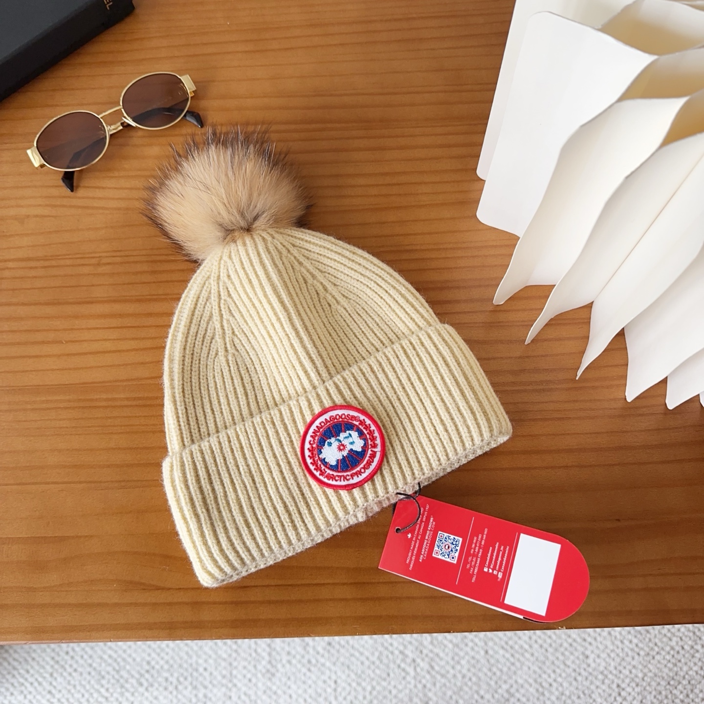 CANADA GOOSE加拿大鹅冬季保暖羊绒冷帽兔羊毛材质，手感厚实，不易变形时尚百搭情侣帽，进口刺绣标