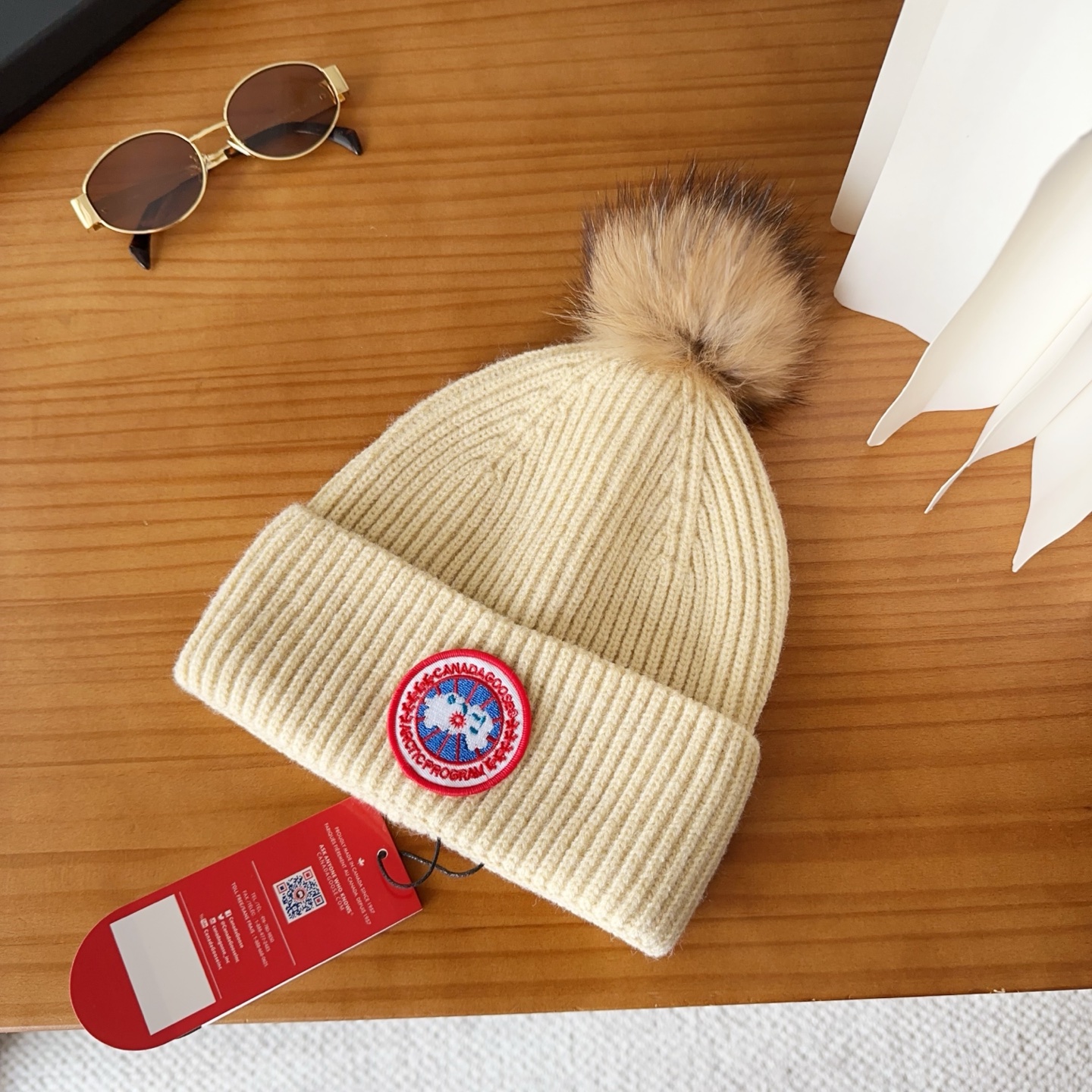 CANADA GOOSE加拿大鹅冬季保暖羊绒冷帽兔羊毛材质，手感厚实，不易变形时尚百搭情侣帽，进口刺绣标