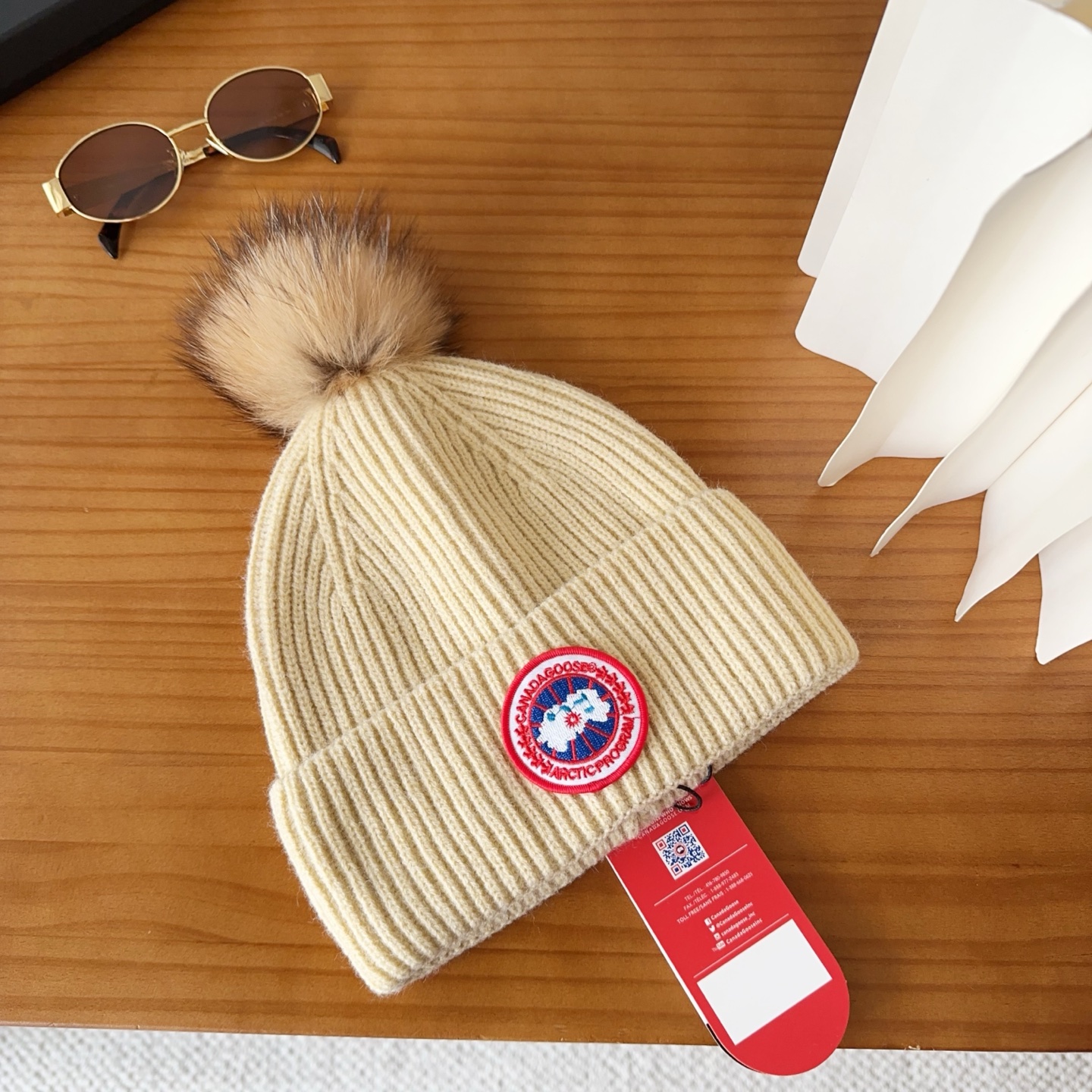 CANADA GOOSE加拿大鹅冬季保暖羊绒冷帽兔羊毛材质，手感厚实，不易变形时尚百搭情侣帽，进口刺绣标
