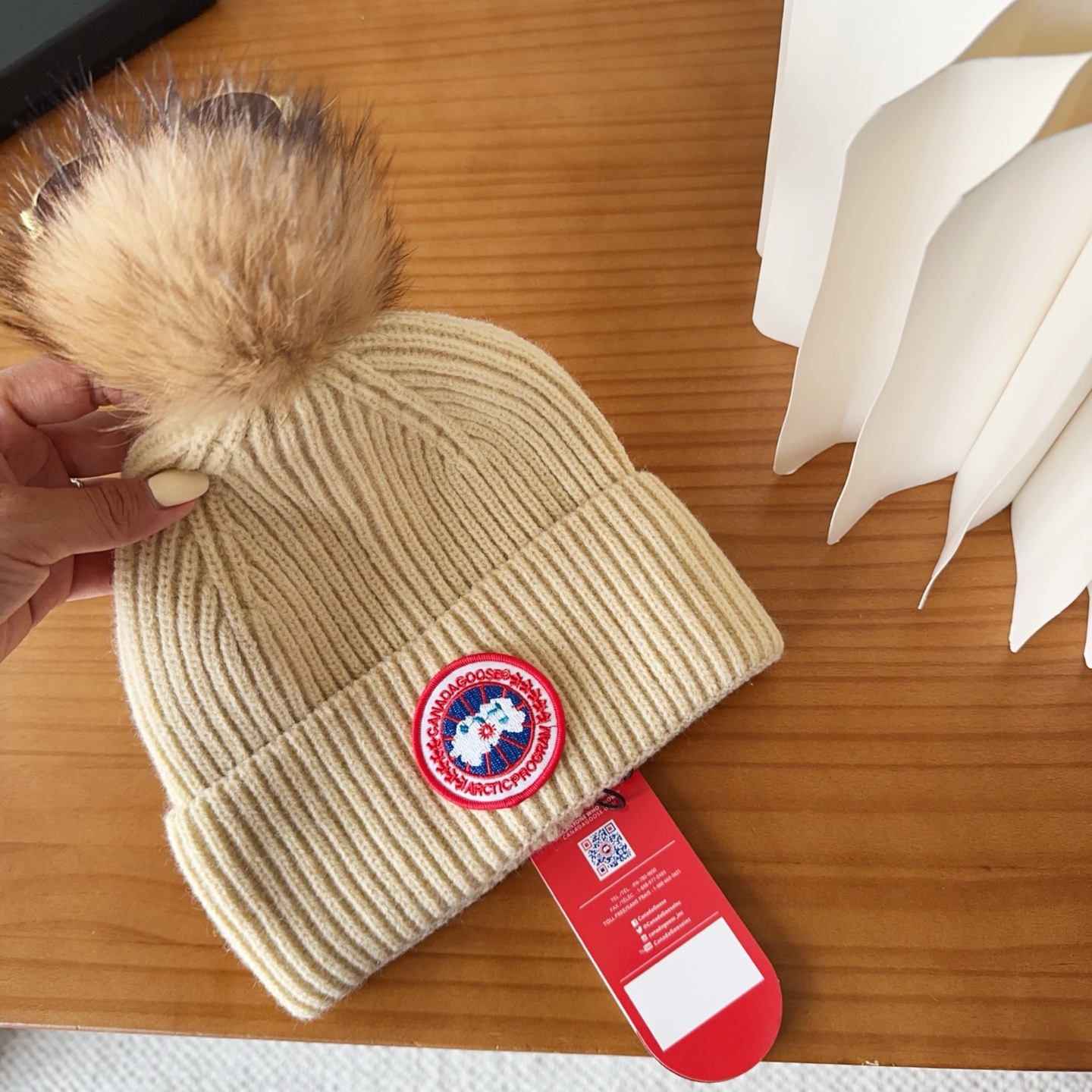 CANADA GOOSE加拿大鹅冬季保暖羊绒冷帽兔羊毛材质，手感厚实，不易变形时尚百搭情侣帽，进口刺绣标