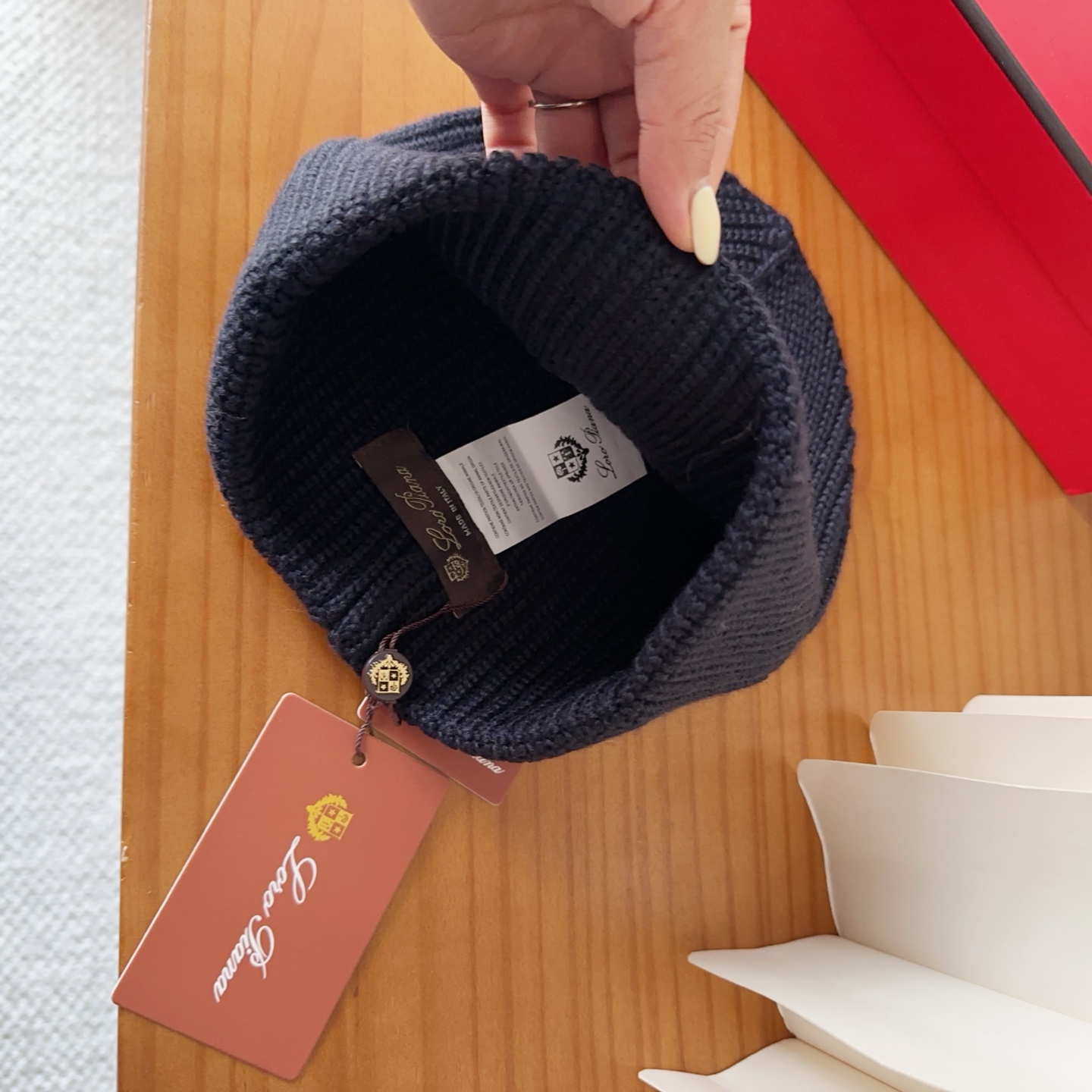 LP秋冬款翻边羊毛针织毛线帽这款必定是极简主义的最爱干净，利索，时尚百搭，绝对不挑脸型！属于时尚经典的万