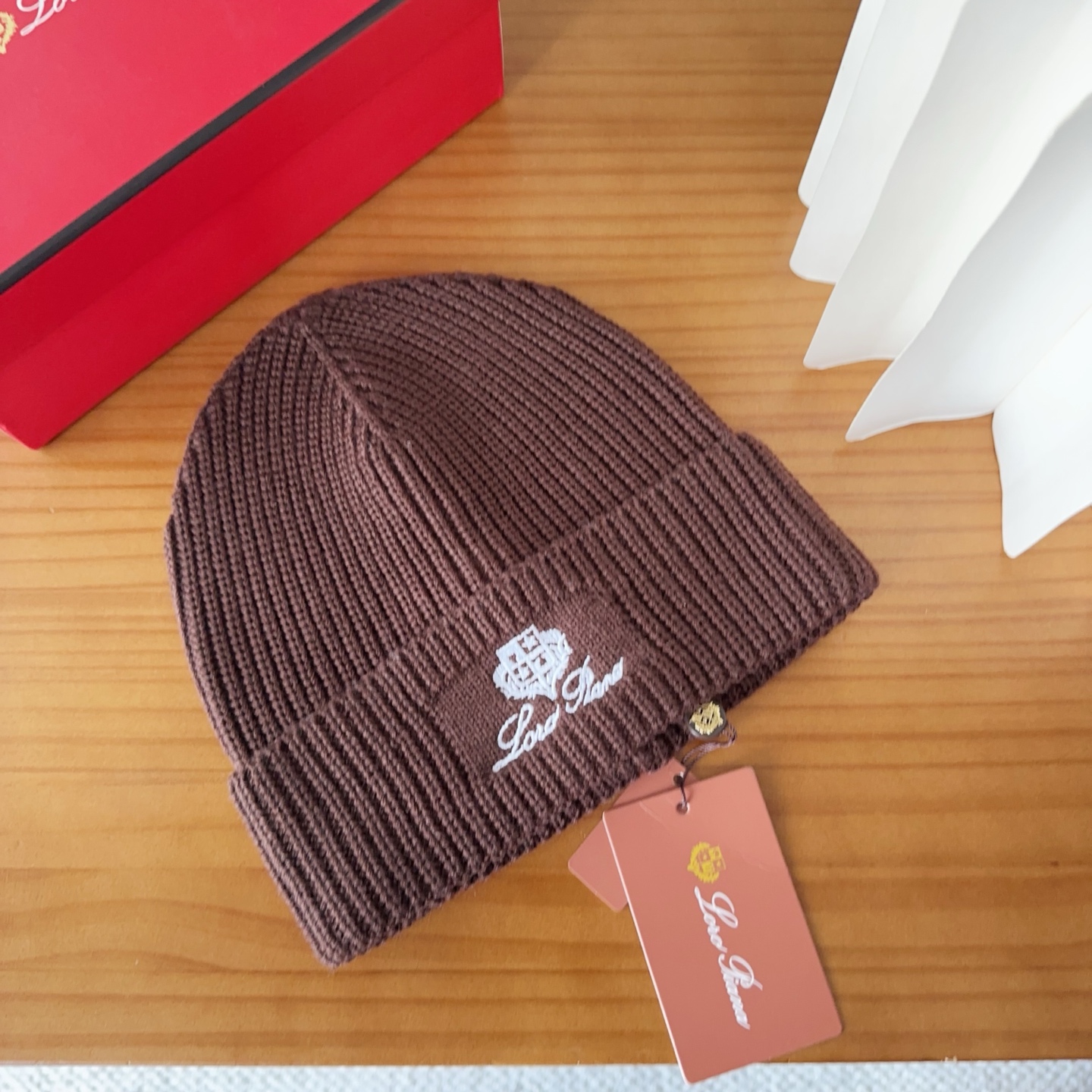 LP秋冬款翻边羊毛针织毛线帽这款必定是极简主义的最爱干净，利索，时尚百搭，绝对不挑脸型！属于时尚经典的万