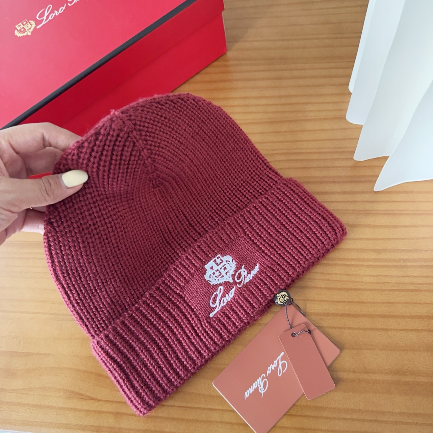 LP秋冬款翻边羊毛针织毛线帽这款必定是极简主义的最爱干净，利索，时尚百搭，绝对不挑脸型！属于时尚经典的万