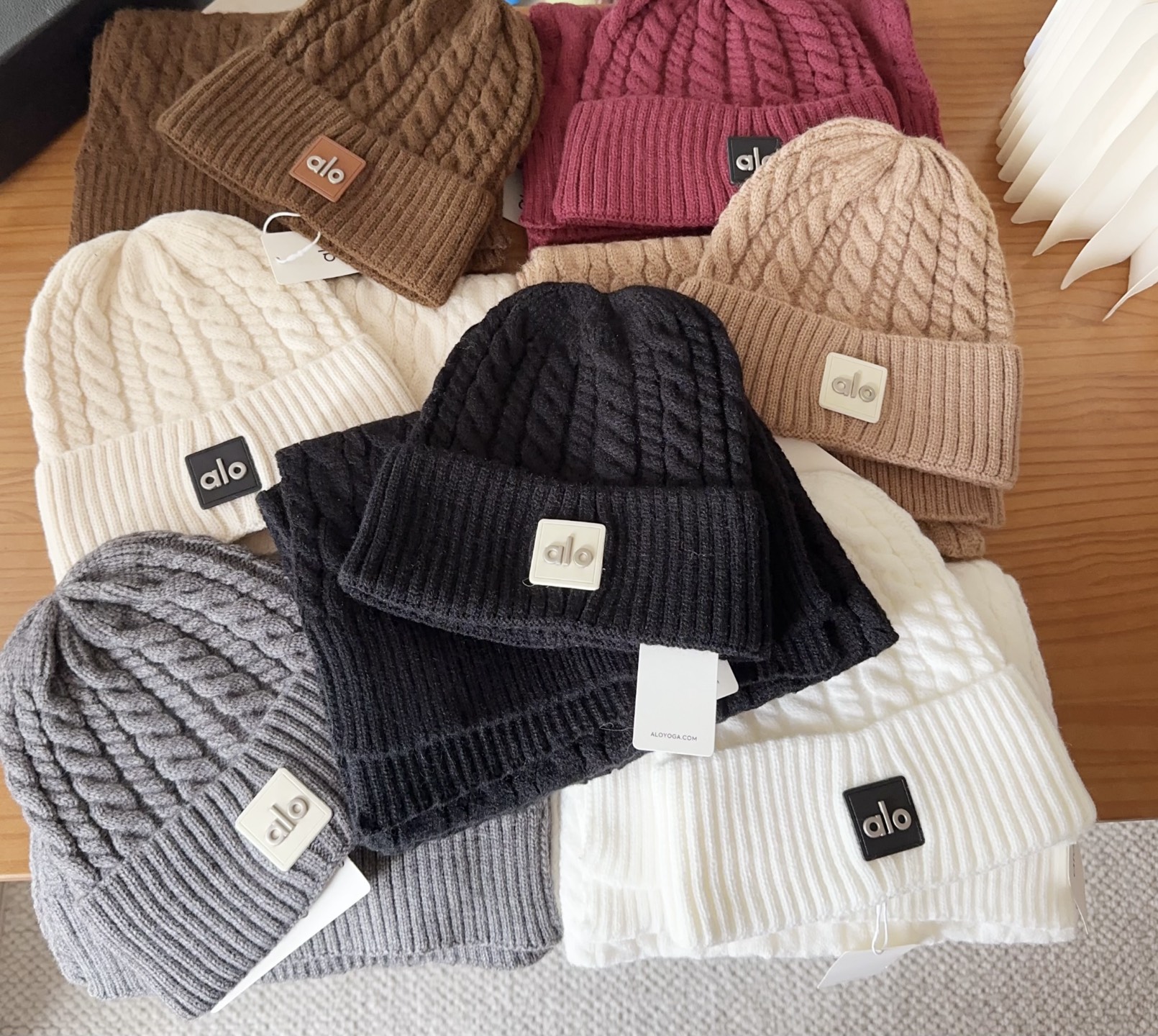 P90

alo 针织🧶套装
砖柜新款！一上架便火遍小红书~
全网首发 对色对版
首批货量充足 快快入手