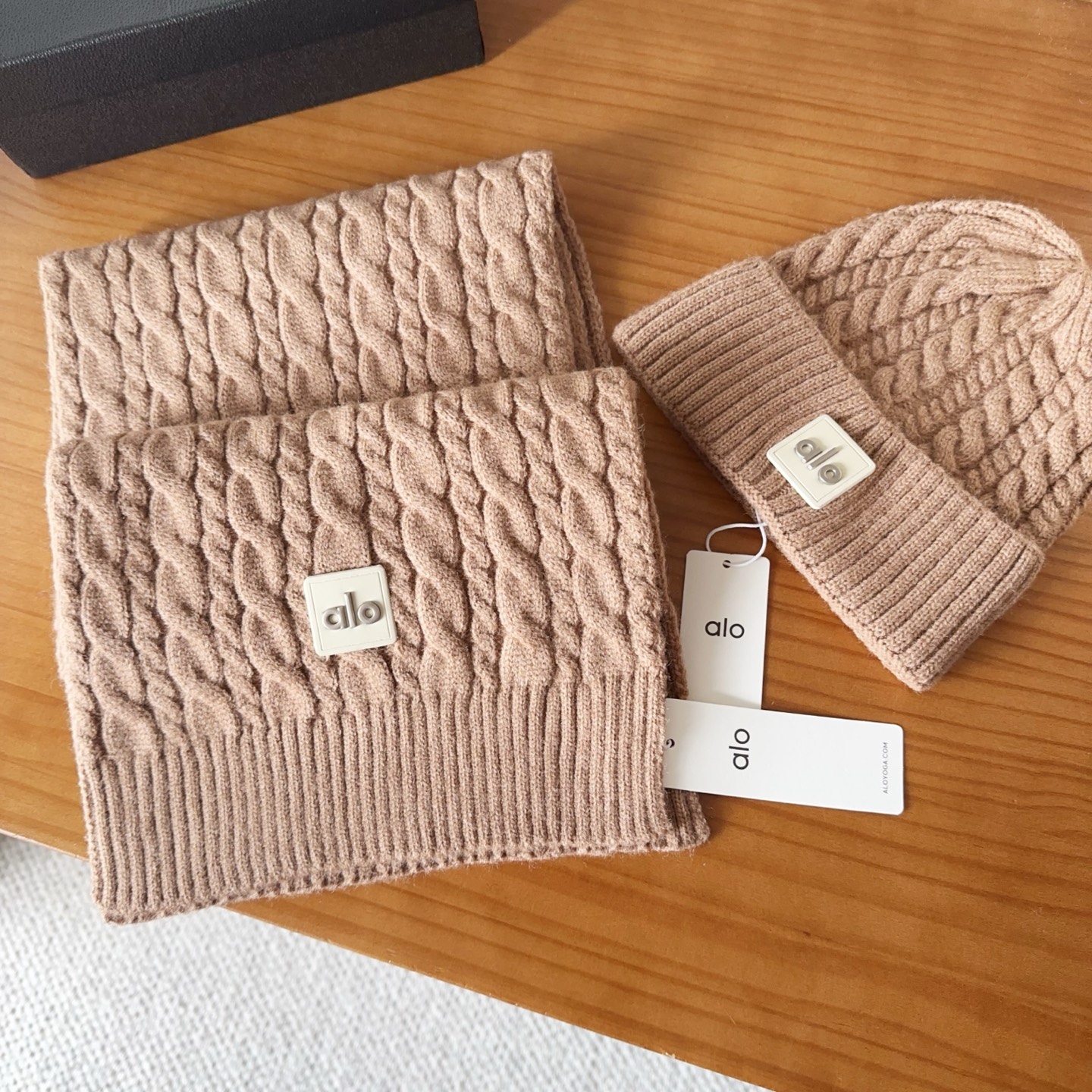 P90

alo 针织🧶套装
砖柜新款！一上架便火遍小红书~
全网首发 对色对版
首批货量充足 快快入手