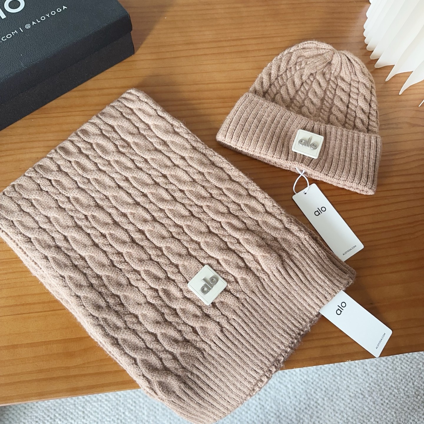 P90

alo 针织🧶套装
砖柜新款！一上架便火遍小红书~
全网首发 对色对版
首批货量充足 快快入手