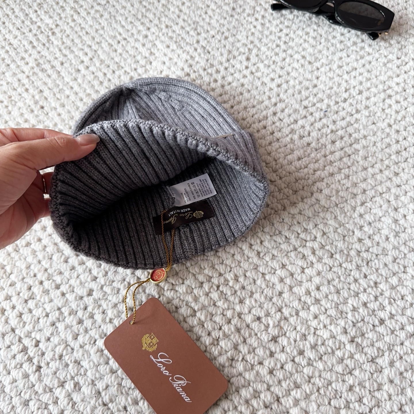 LP秋冬款翻边羊毛针织毛线帽这款必定是极简主义的最爱干净，利索，时尚百搭，绝对不挑脸型！属于时尚经典的万