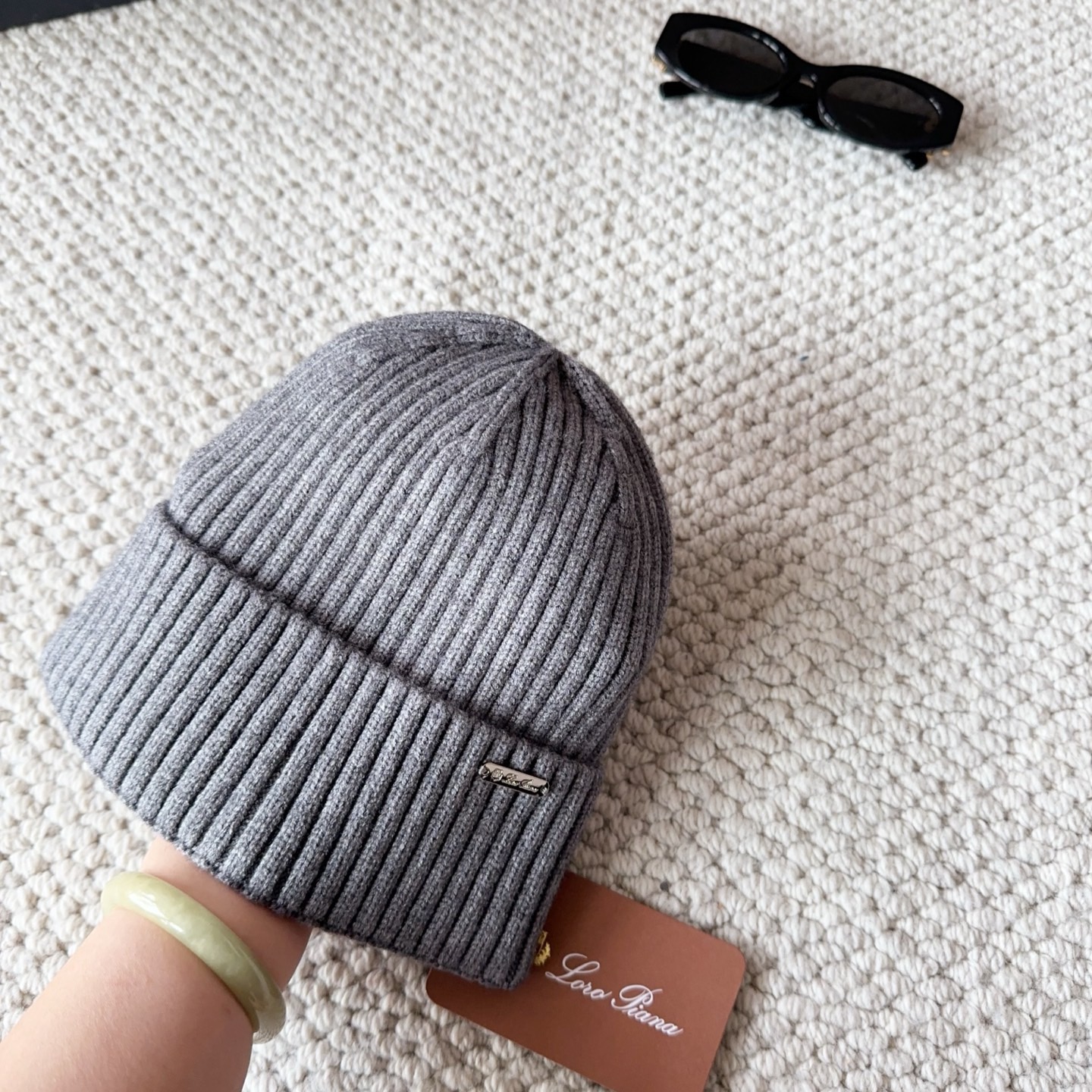 LP秋冬款翻边羊毛针织毛线帽这款必定是极简主义的最爱干净，利索，时尚百搭，绝对不挑脸型！属于时尚经典的万