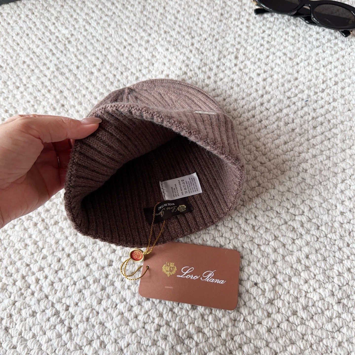 LP秋冬款翻边羊毛针织毛线帽这款必定是极简主义的最爱干净，利索，时尚百搭，绝对不挑脸型！属于时尚经典的万