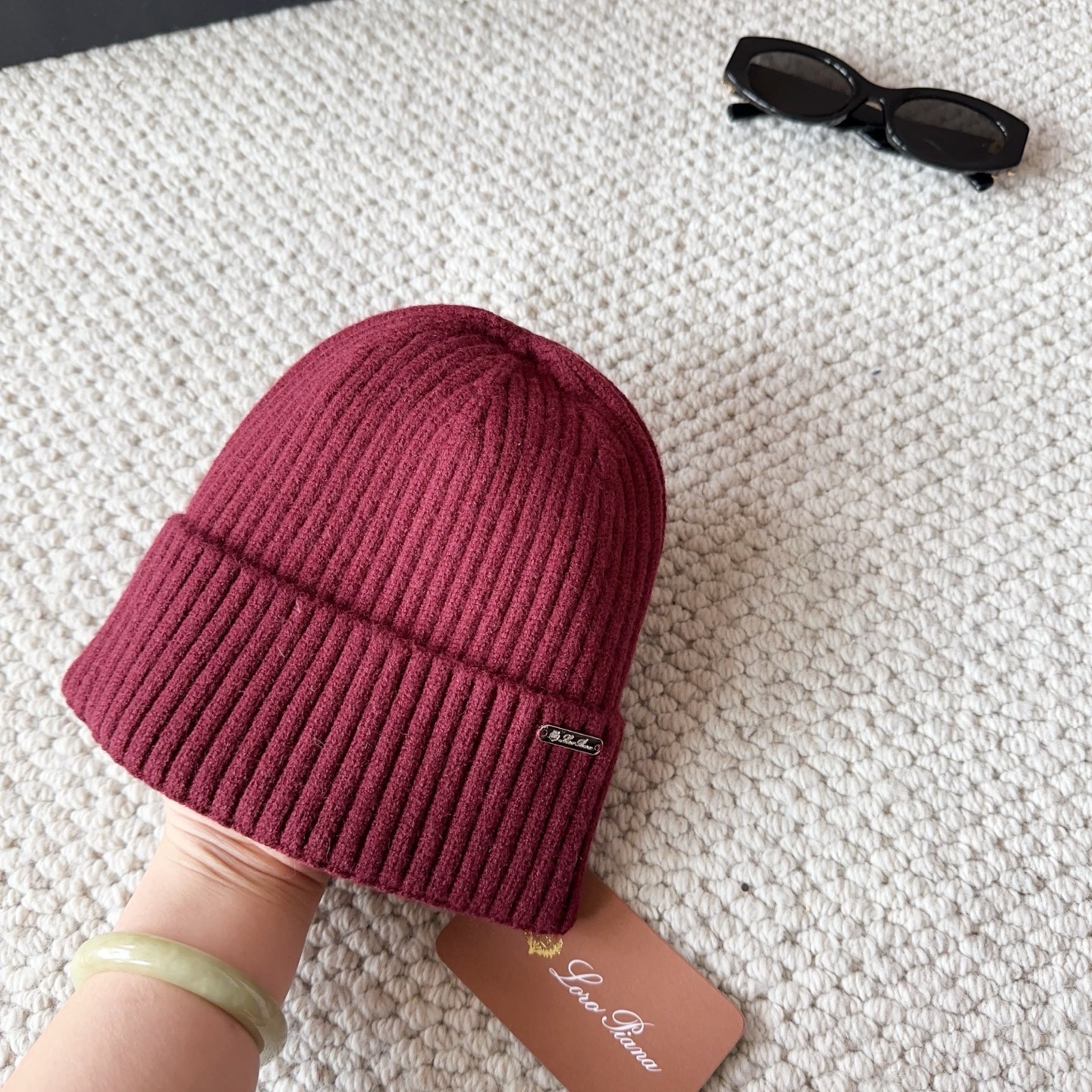 LP秋冬款翻边羊毛针织毛线帽这款必定是极简主义的最爱干净，利索，时尚百搭，绝对不挑脸型！属于时尚经典的万