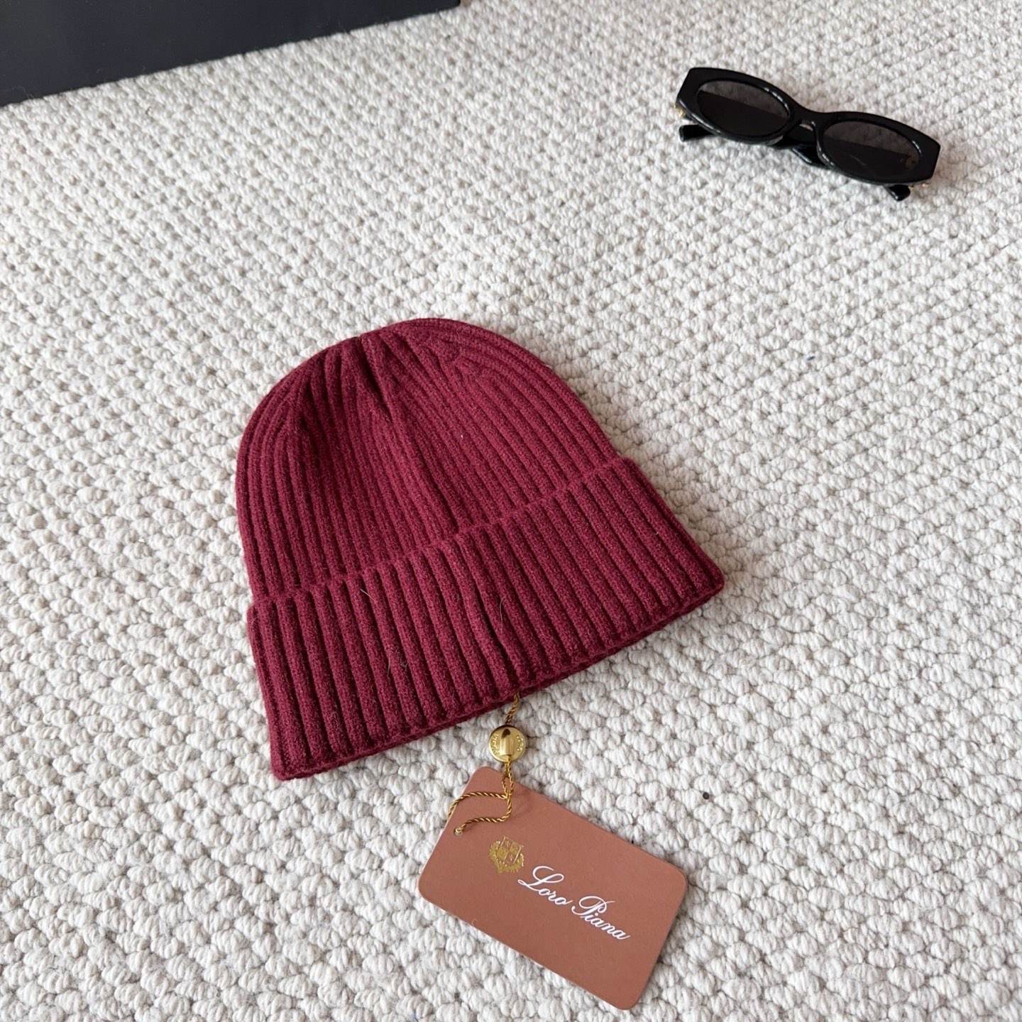 LP秋冬款翻边羊毛针织毛线帽这款必定是极简主义的最爱干净，利索，时尚百搭，绝对不挑脸型！属于时尚经典的万