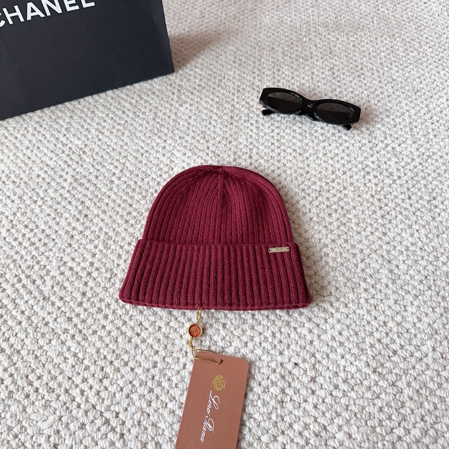 LP秋冬款翻边羊毛针织毛线帽这款必定是极简主义的最爱干净，利索，时尚百搭，绝对不挑脸型！属于时尚经典的万