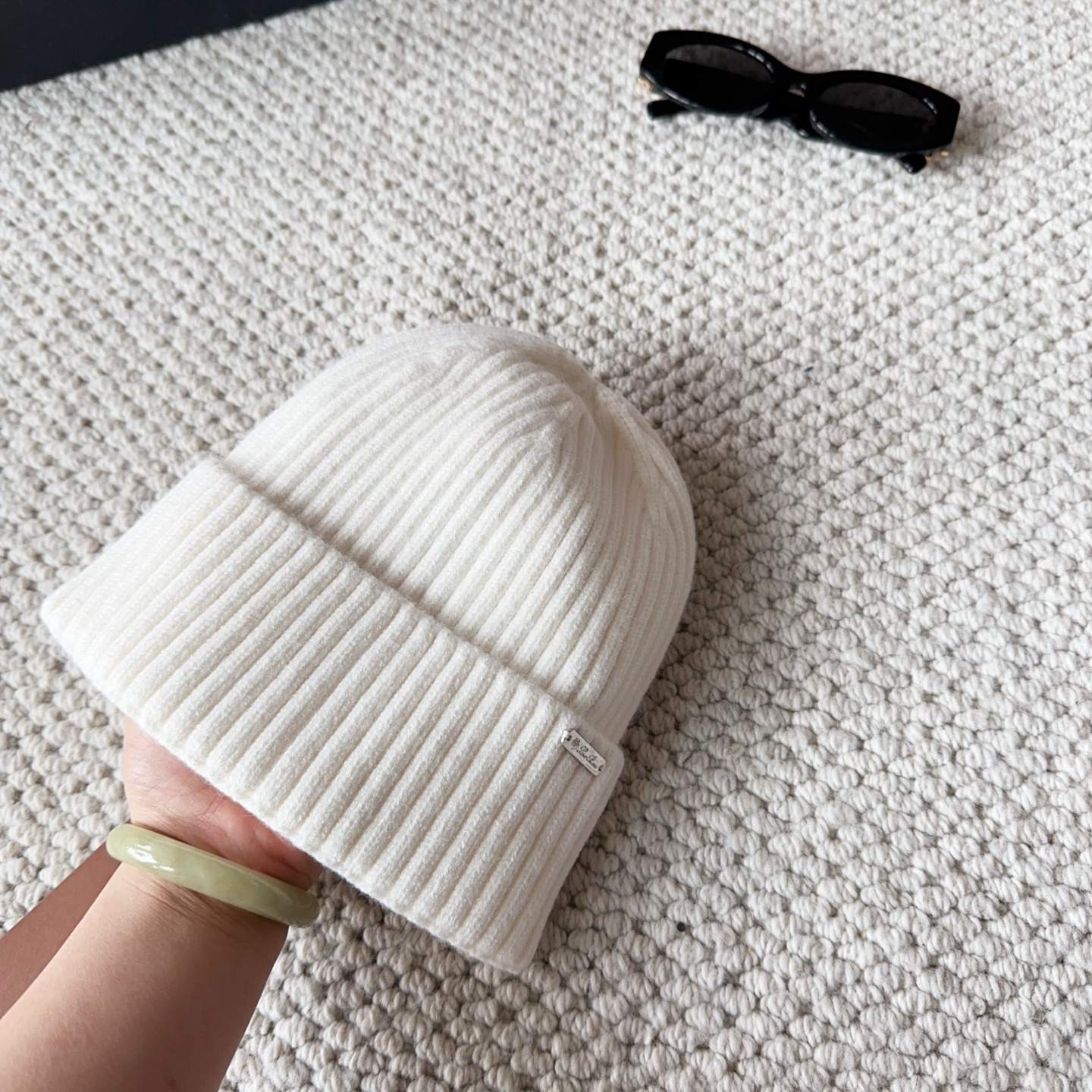 LP秋冬款翻边羊毛针织毛线帽这款必定是极简主义的最爱干净，利索，时尚百搭，绝对不挑脸型！属于时尚经典的万