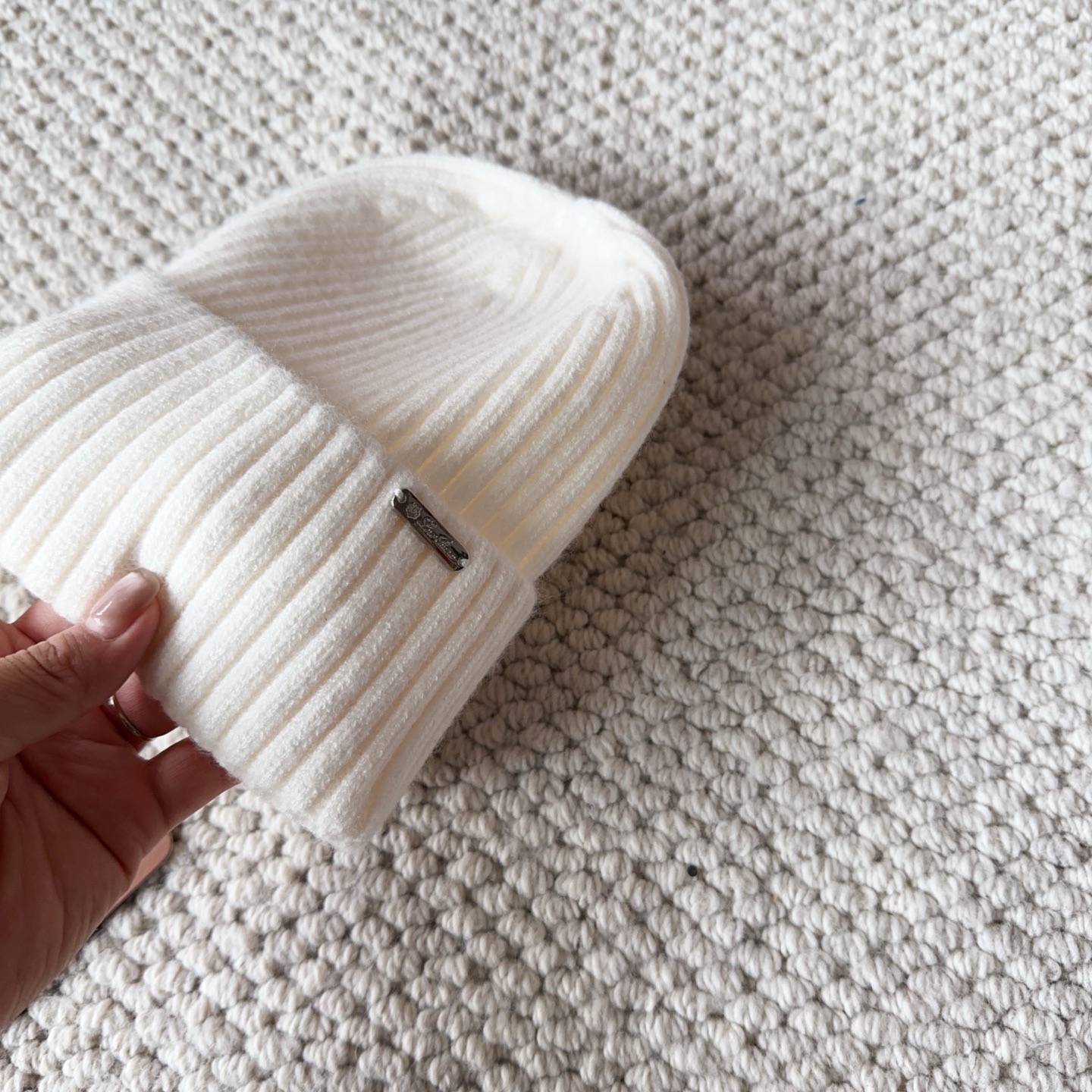 LP秋冬款翻边羊毛针织毛线帽这款必定是极简主义的最爱干净，利索，时尚百搭，绝对不挑脸型！属于时尚经典的万