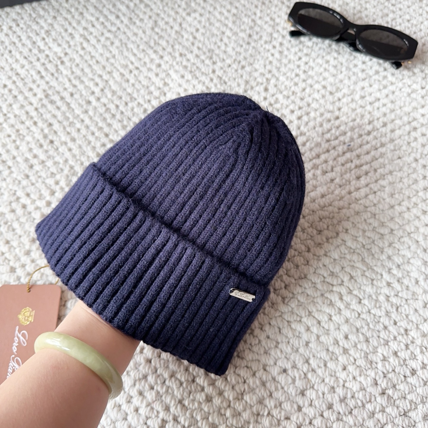 LP秋冬款翻边羊毛针织毛线帽这款必定是极简主义的最爱干净，利索，时尚百搭，绝对不挑脸型！属于时尚经典的万