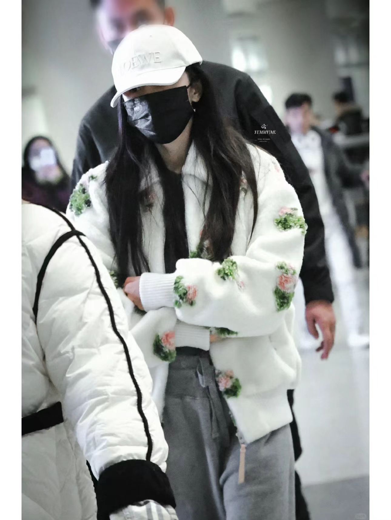 NO:617708,Loewe's 25 Spring Baseballs are responsible for their good looks, and are sun- and wind-blocking four-season models. Close your eyes and you won't be confused!  The fit is quite wide and the fabric is very good. Hats, fisherman hats, baseball caps, knitted hats, hats, loewe, loewe, espadrilles, hats19860909Loewe罗意威25春棒球们 颜值担当, 遮阳挡风的四季款,闭眼入 不会撞款喔！ 版型挺阔 面料很好喔帽子渔夫帽棒球帽针织帽,帽子,loewe,loewe,espadrilles,hats,hat