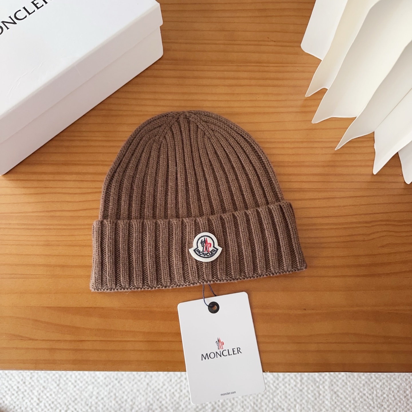Moncler蒙口25秋冬女士羊毛编织保暖针织帽羊绒软糯般质感，正品级享受！超大狐狸毛球1:1定制，原标