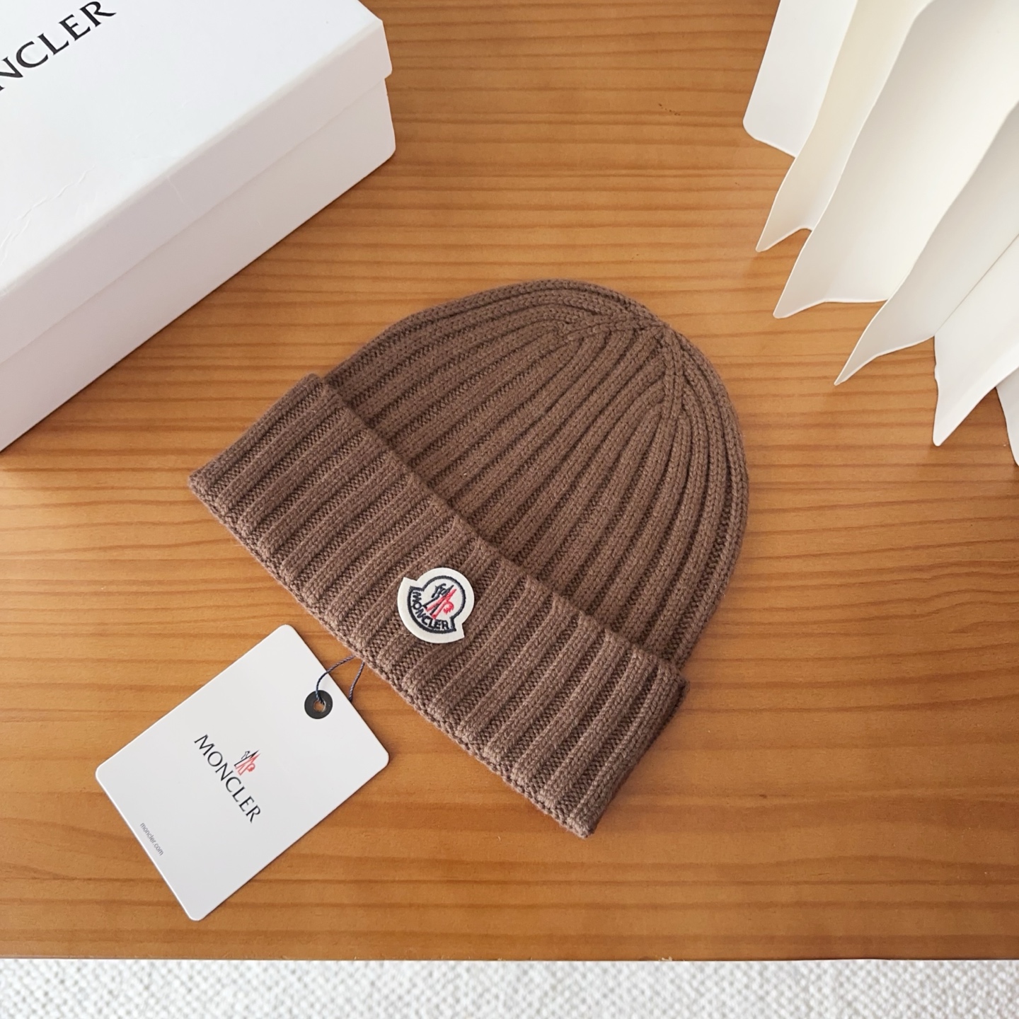Moncler蒙口25秋冬女士羊毛编织保暖针织帽羊绒软糯般质感，正品级享受！超大狐狸毛球1:1定制，原标