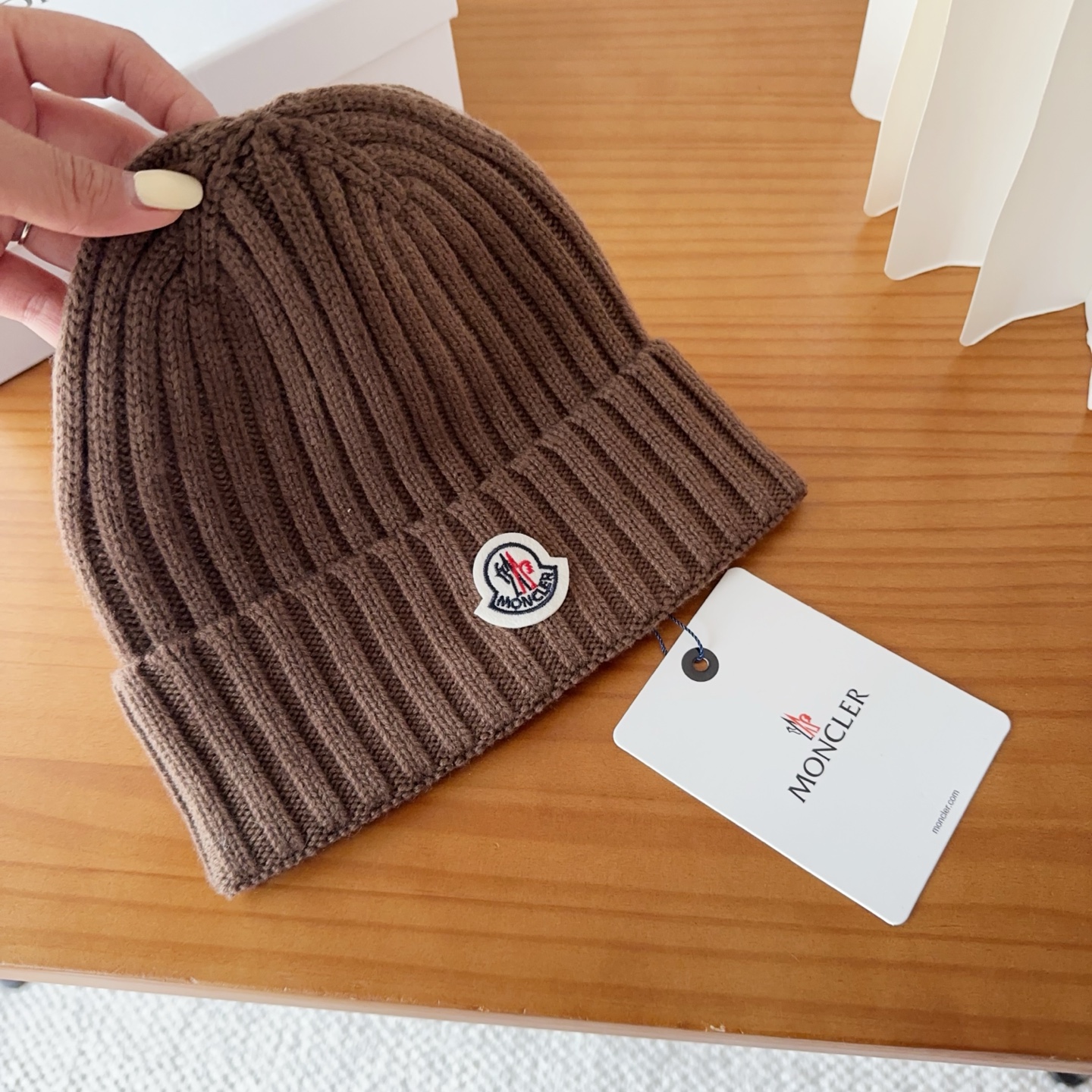 Moncler蒙口25秋冬女士羊毛编织保暖针织帽羊绒软糯般质感，正品级享受！超大狐狸毛球1:1定制，原标