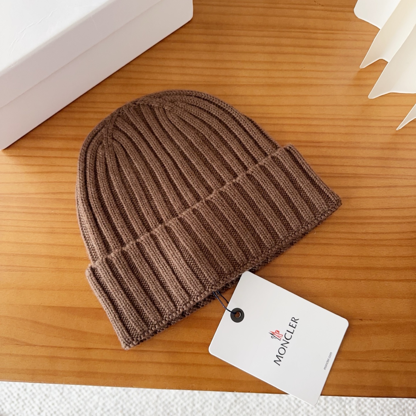 Moncler蒙口25秋冬女士羊毛编织保暖针织帽羊绒软糯般质感，正品级享受！超大狐狸毛球1:1定制，原标