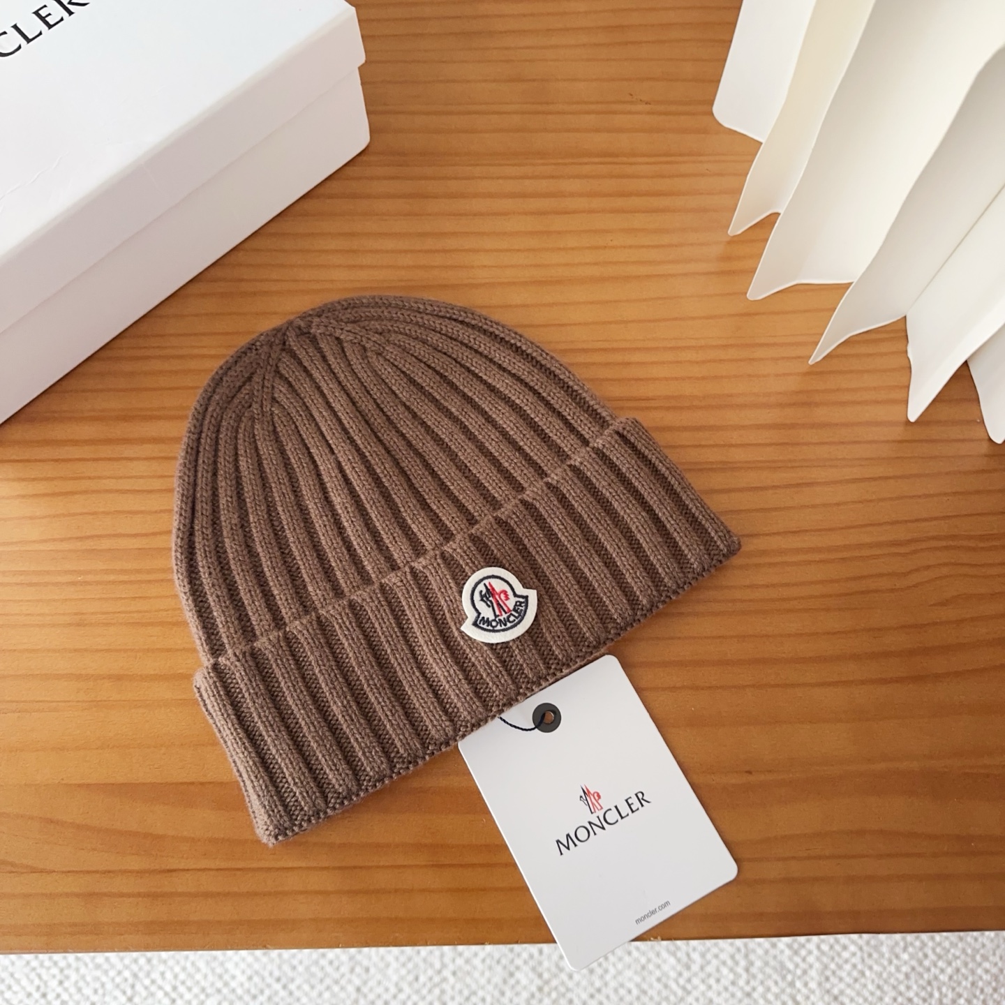 Moncler蒙口25秋冬女士羊毛编织保暖针织帽羊绒软糯般质感，正品级享受！超大狐狸毛球1:1定制，原标