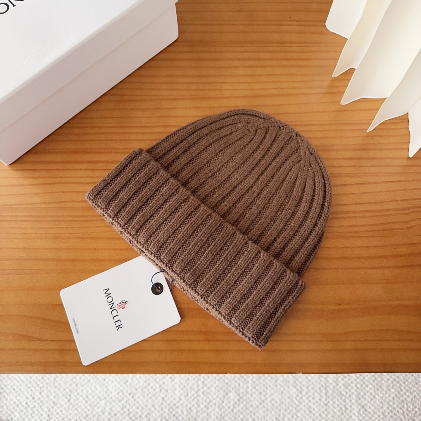 Moncler蒙口25秋冬女士羊毛编织保暖针织帽羊绒软糯般质感，正品级享受！超大狐狸毛球1:1定制，原标