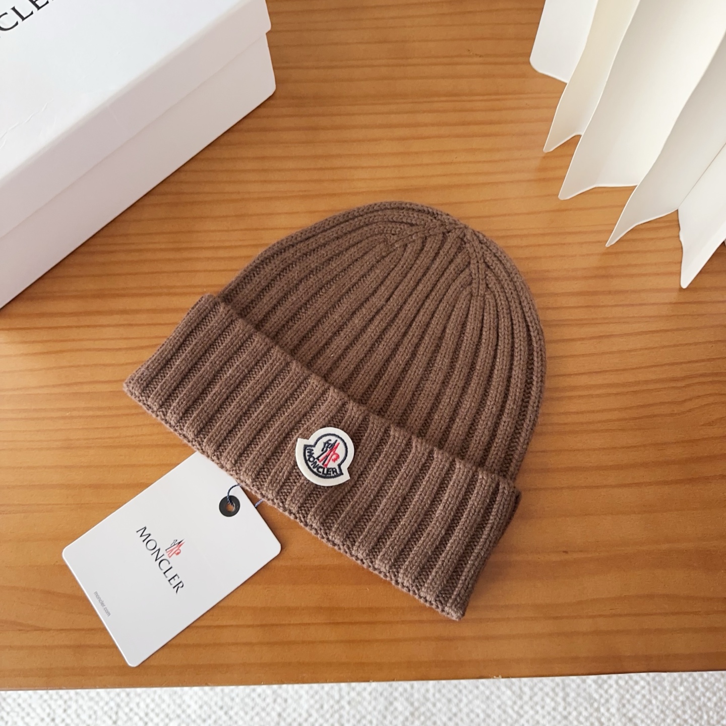 Moncler蒙口25秋冬女士羊毛编织保暖针织帽羊绒软糯般质感，正品级享受！超大狐狸毛球1:1定制，原标