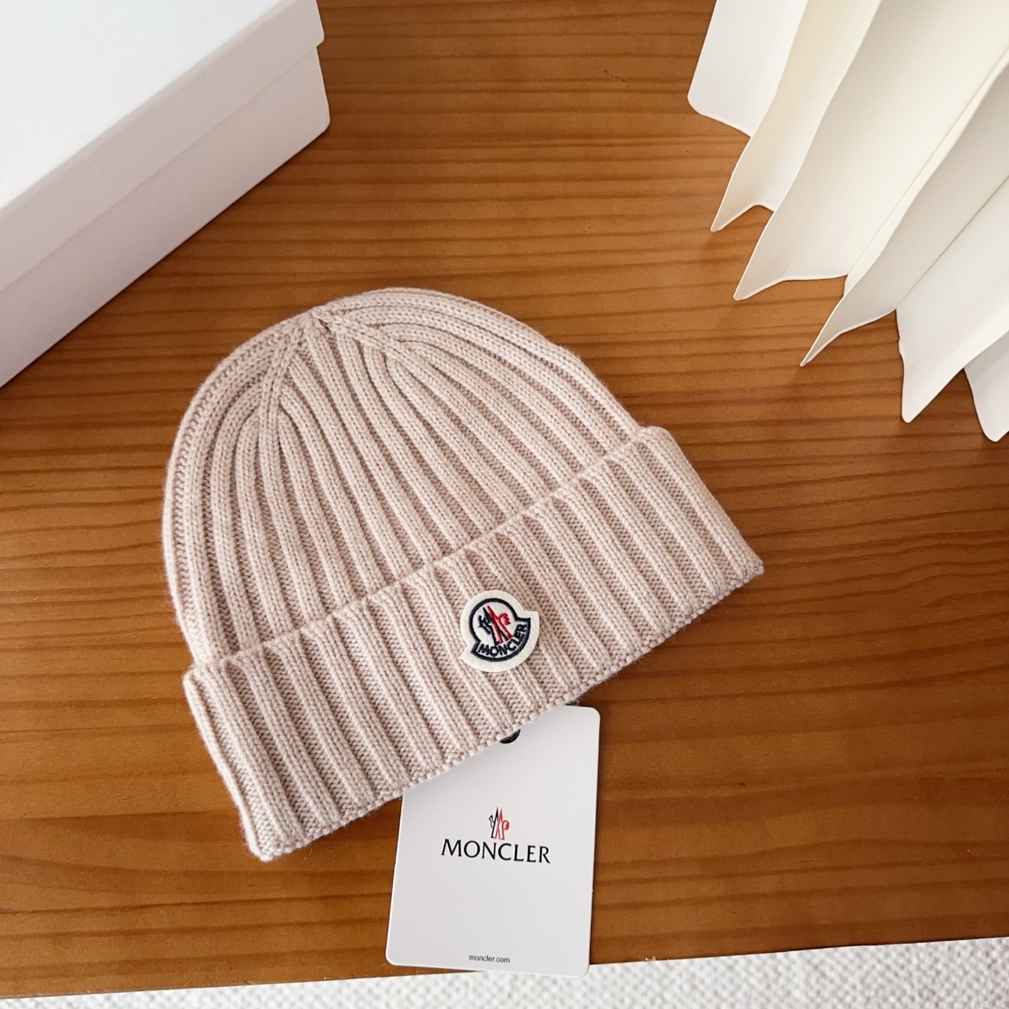 Moncler蒙口25秋冬女士羊毛编织保暖针织帽羊绒软糯般质感，正品级享受！超大狐狸毛球1:1定制，原标