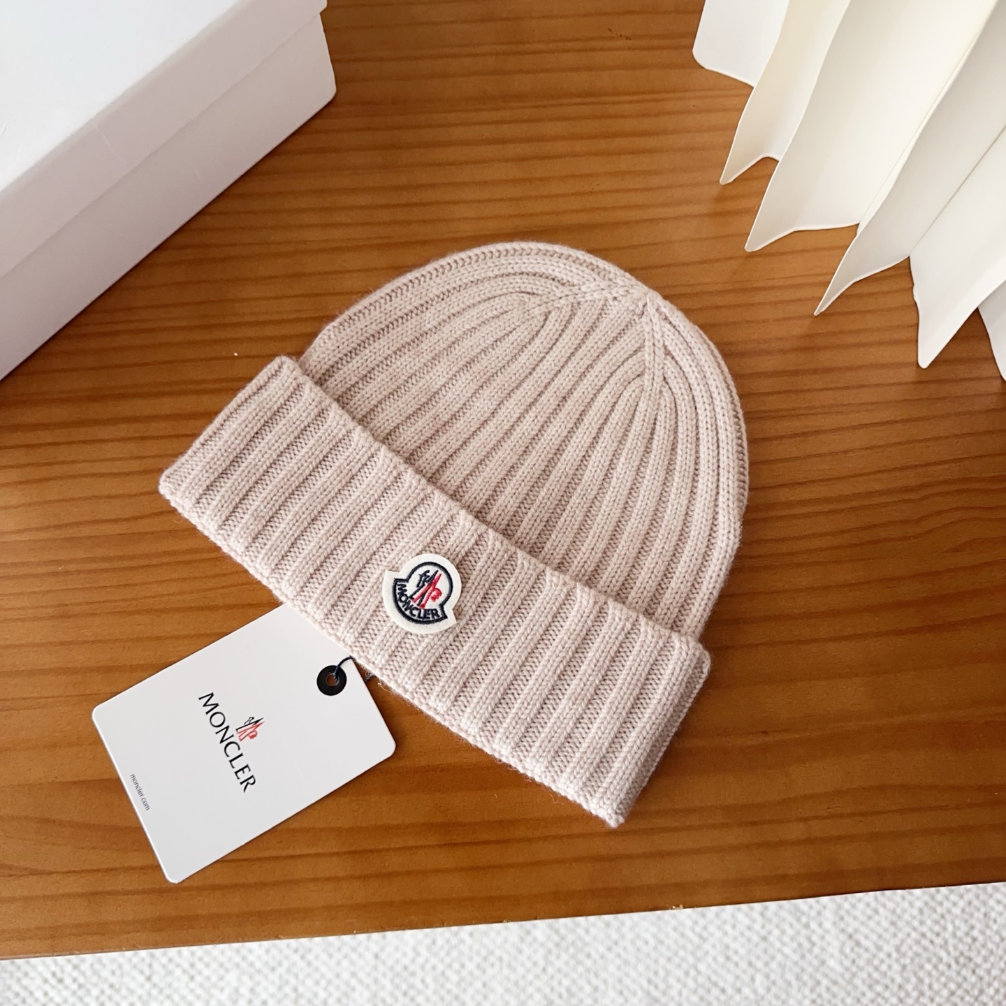 Moncler蒙口25秋冬女士羊毛编织保暖针织帽羊绒软糯般质感，正品级享受！超大狐狸毛球1:1定制，原标