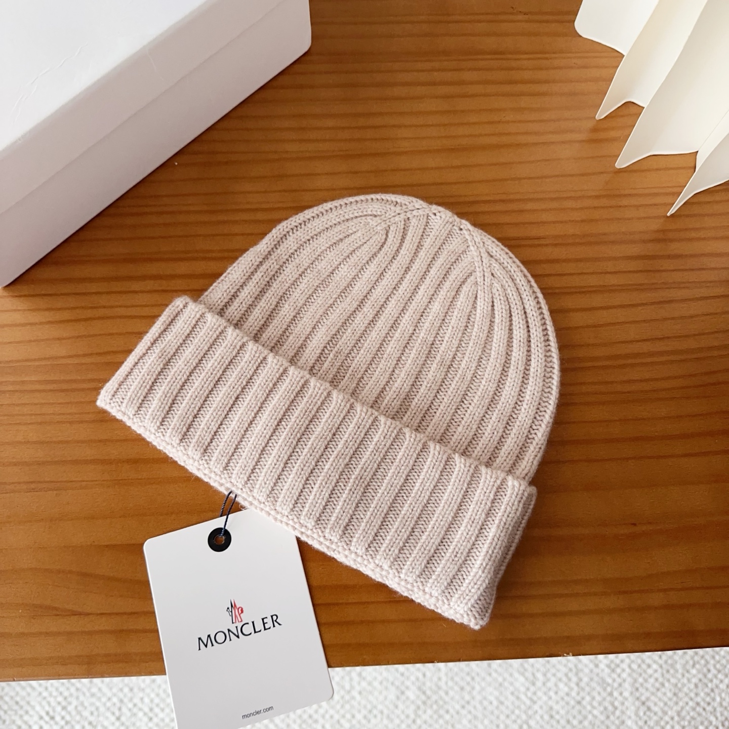 Moncler蒙口25秋冬女士羊毛编织保暖针织帽羊绒软糯般质感，正品级享受！超大狐狸毛球1:1定制，原标