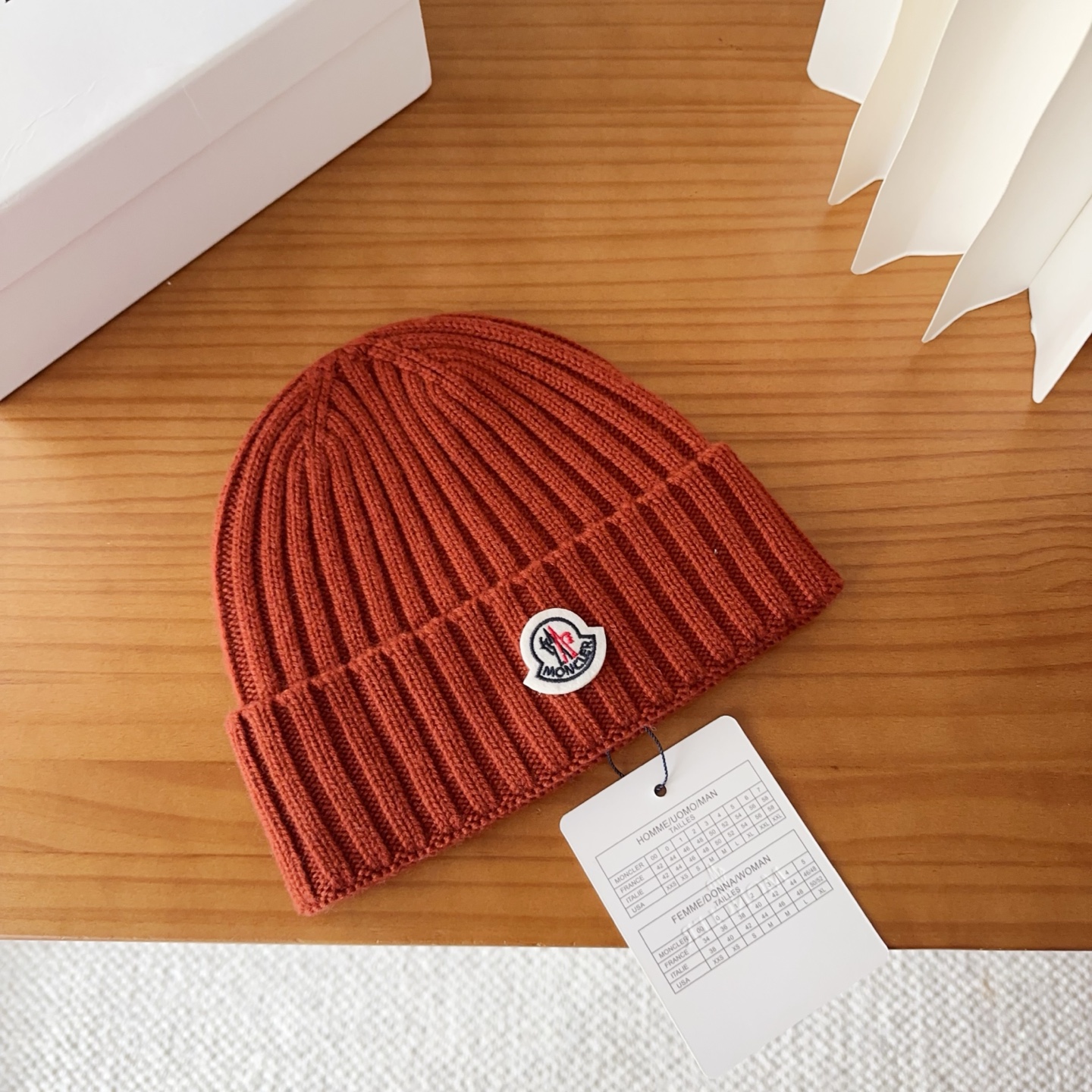 Moncler蒙口25秋冬女士羊毛编织保暖针织帽羊绒软糯般质感，正品级享受！超大狐狸毛球1:1定制，原标