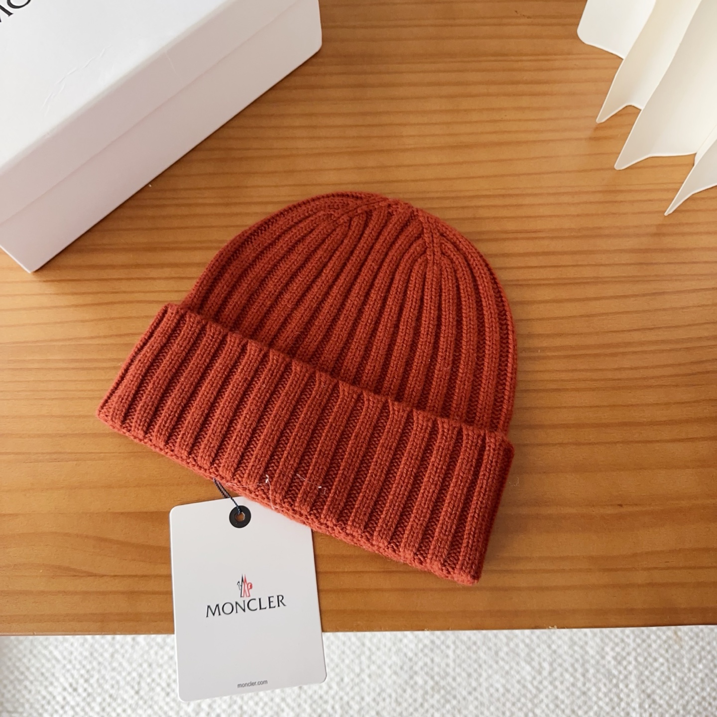 Moncler蒙口25秋冬女士羊毛编织保暖针织帽羊绒软糯般质感，正品级享受！超大狐狸毛球1:1定制，原标