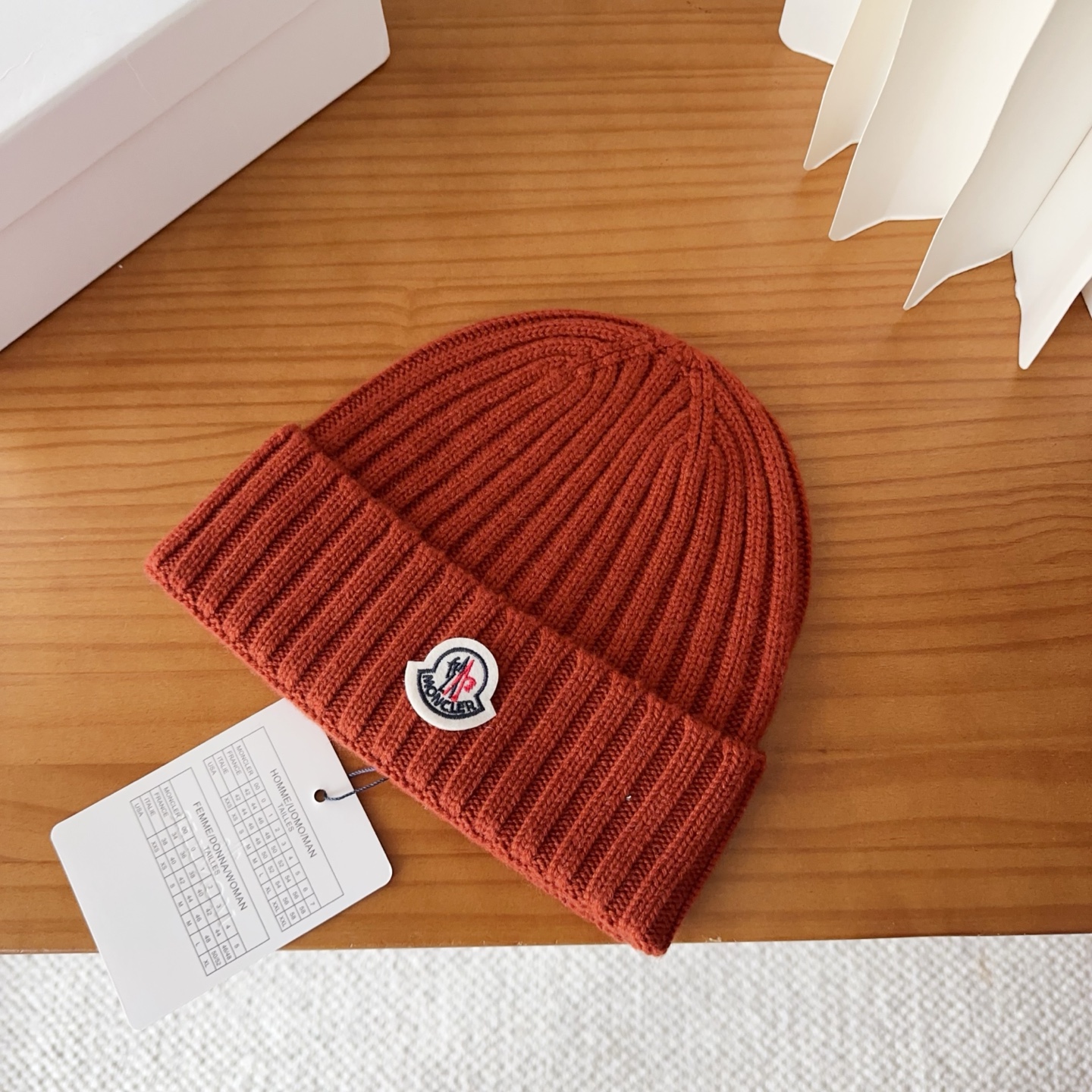 Moncler蒙口25秋冬女士羊毛编织保暖针织帽羊绒软糯般质感，正品级享受！超大狐狸毛球1:1定制，原标