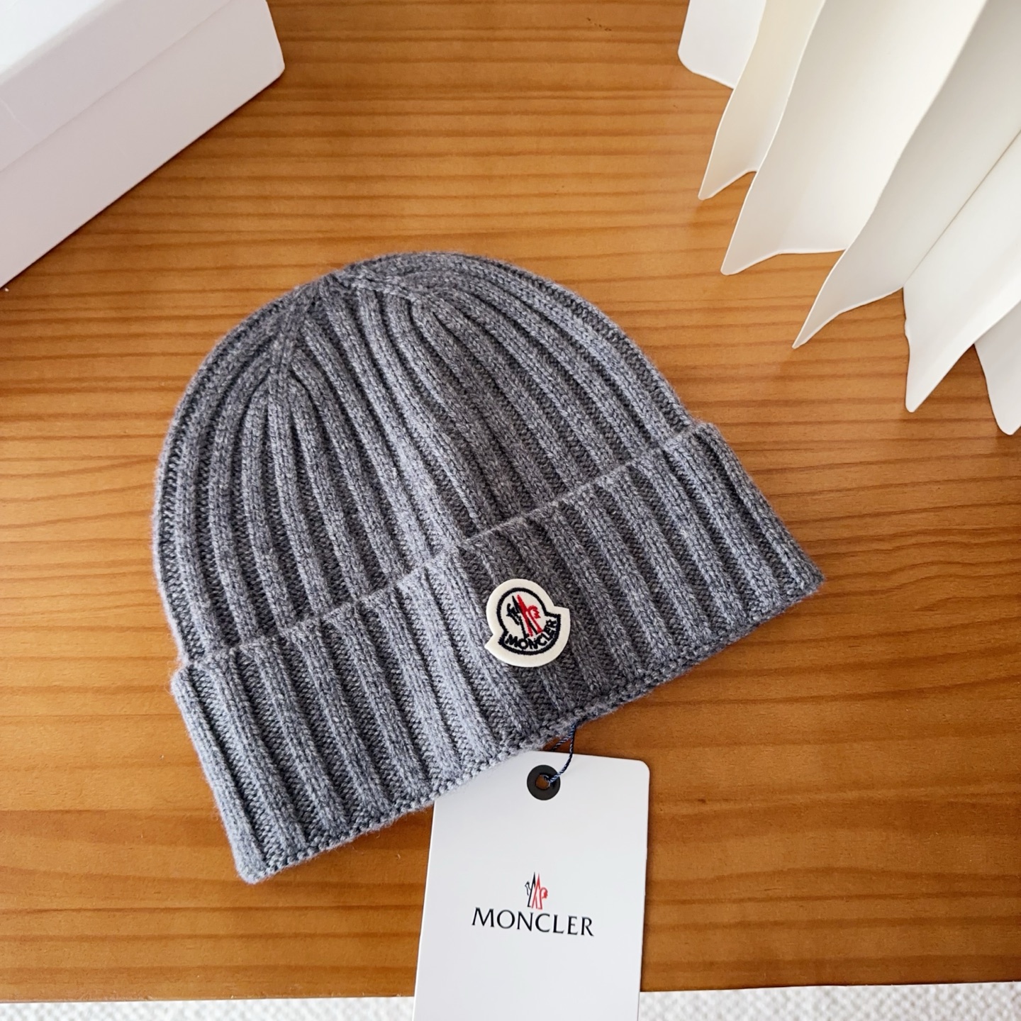 Moncler蒙口25秋冬女士羊毛编织保暖针织帽羊绒软糯般质感，正品级享受！超大狐狸毛球1:1定制，原标