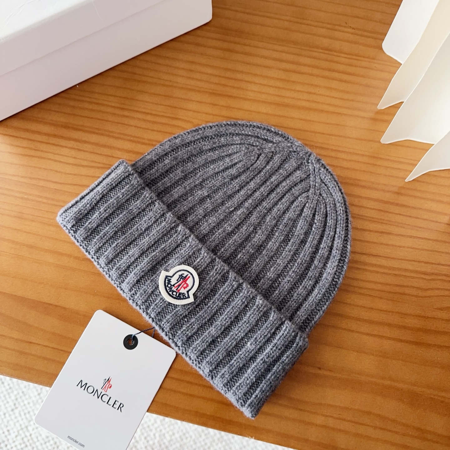 Moncler蒙口25秋冬女士羊毛编织保暖针织帽羊绒软糯般质感，正品级享受！超大狐狸毛球1:1定制，原标