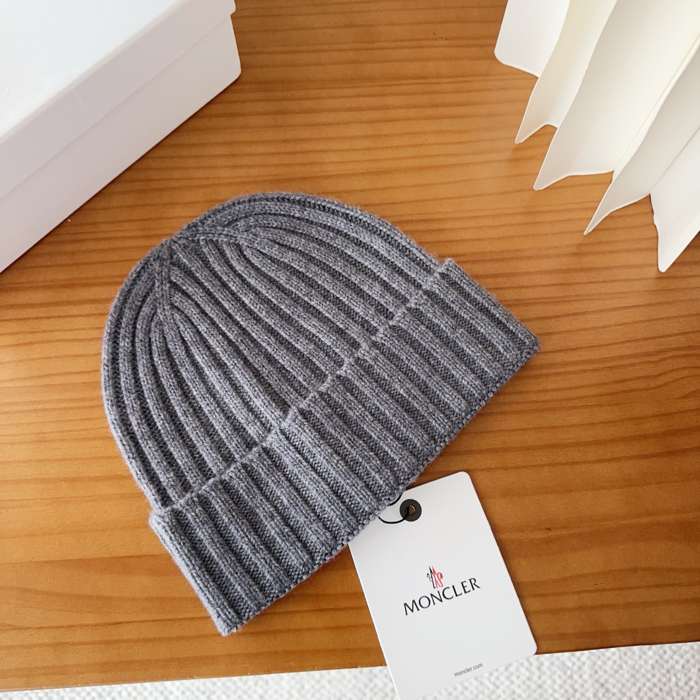 Moncler蒙口25秋冬女士羊毛编织保暖针织帽羊绒软糯般质感，正品级享受！超大狐狸毛球1:1定制，原标
