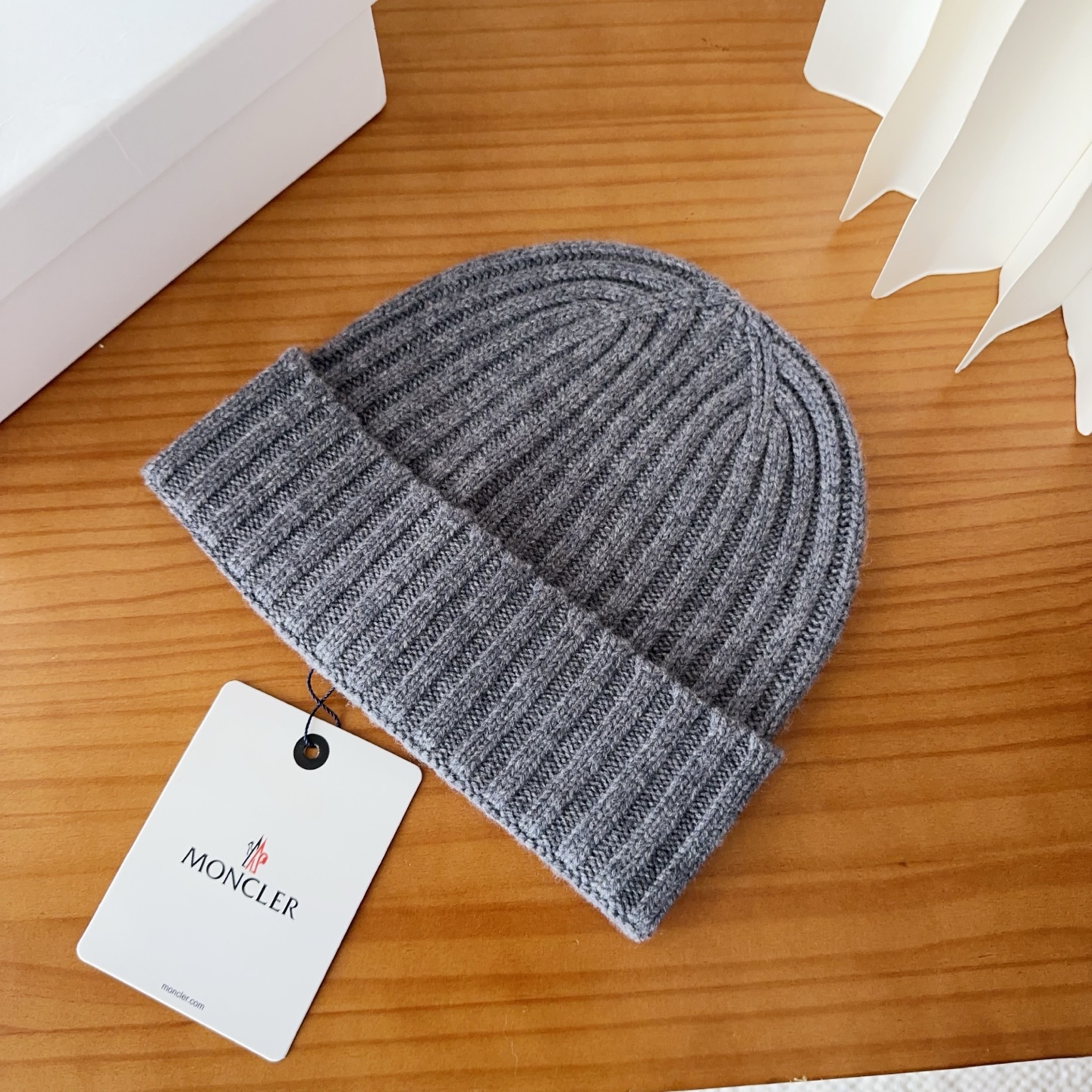 Moncler蒙口25秋冬女士羊毛编织保暖针织帽羊绒软糯般质感，正品级享受！超大狐狸毛球1:1定制，原标