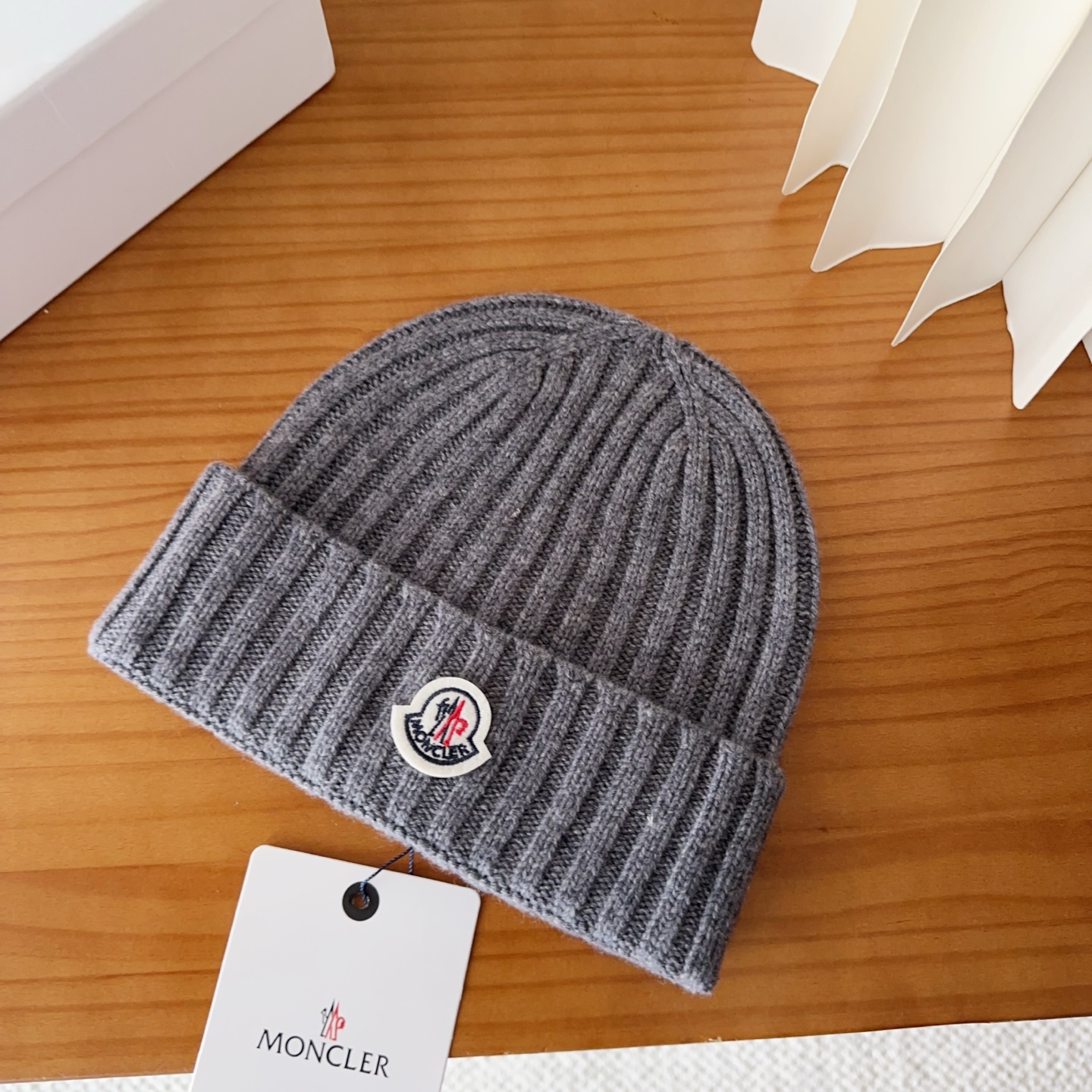 Moncler蒙口25秋冬女士羊毛编织保暖针织帽羊绒软糯般质感，正品级享受！超大狐狸毛球1:1定制，原标