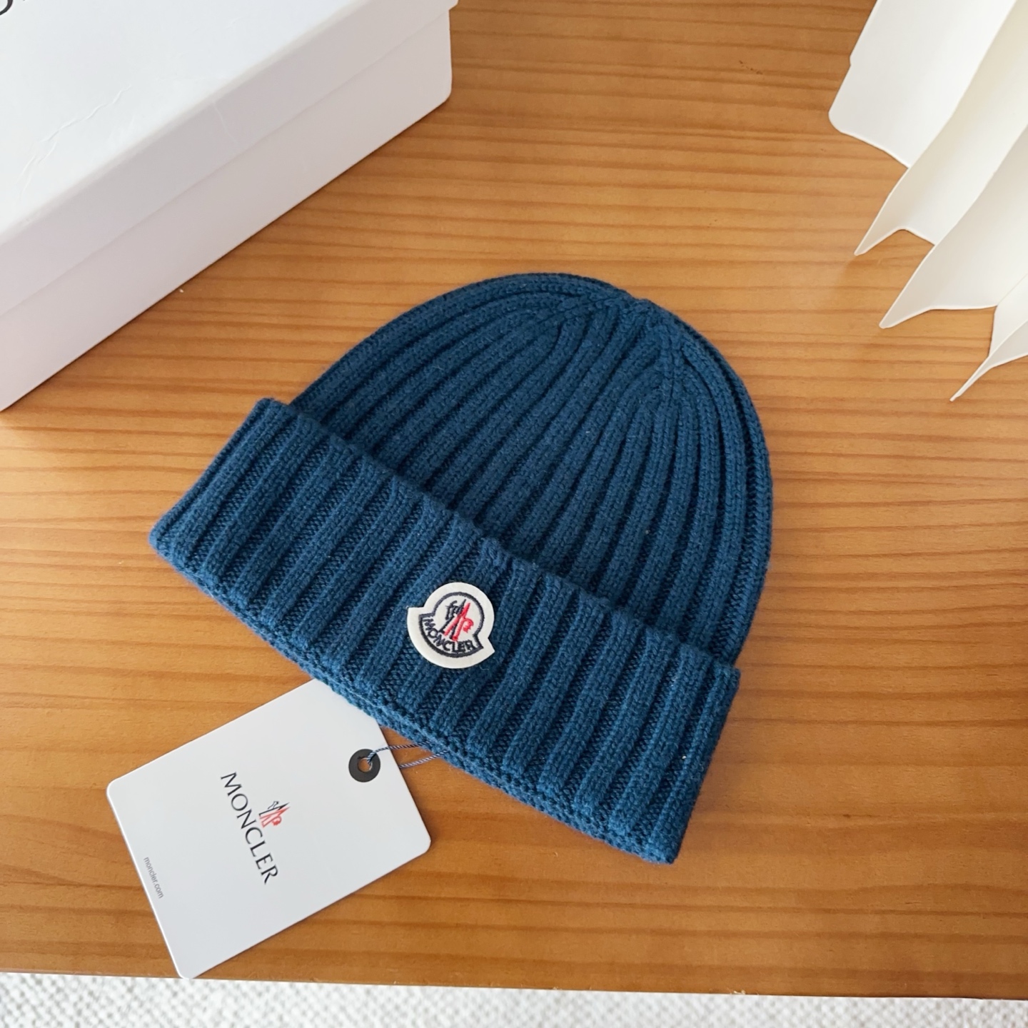 Moncler蒙口25秋冬女士羊毛编织保暖针织帽羊绒软糯般质感，正品级享受！超大狐狸毛球1:1定制，原标